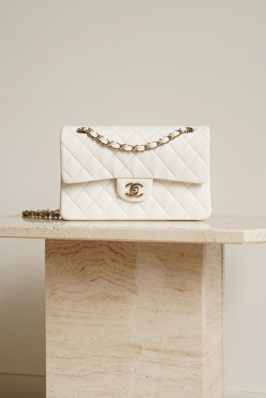 CHANEL CLASSIC 22B SMALL DOUBLE FLAP | WHITE