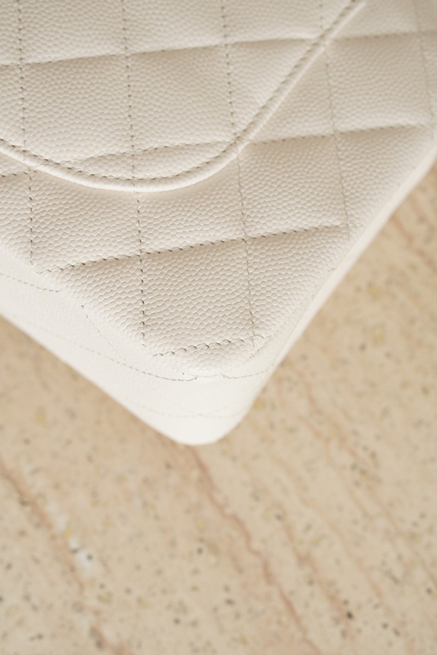 CHANEL CLASSIC 22B SMALL DOUBLE FLAP | WHITE