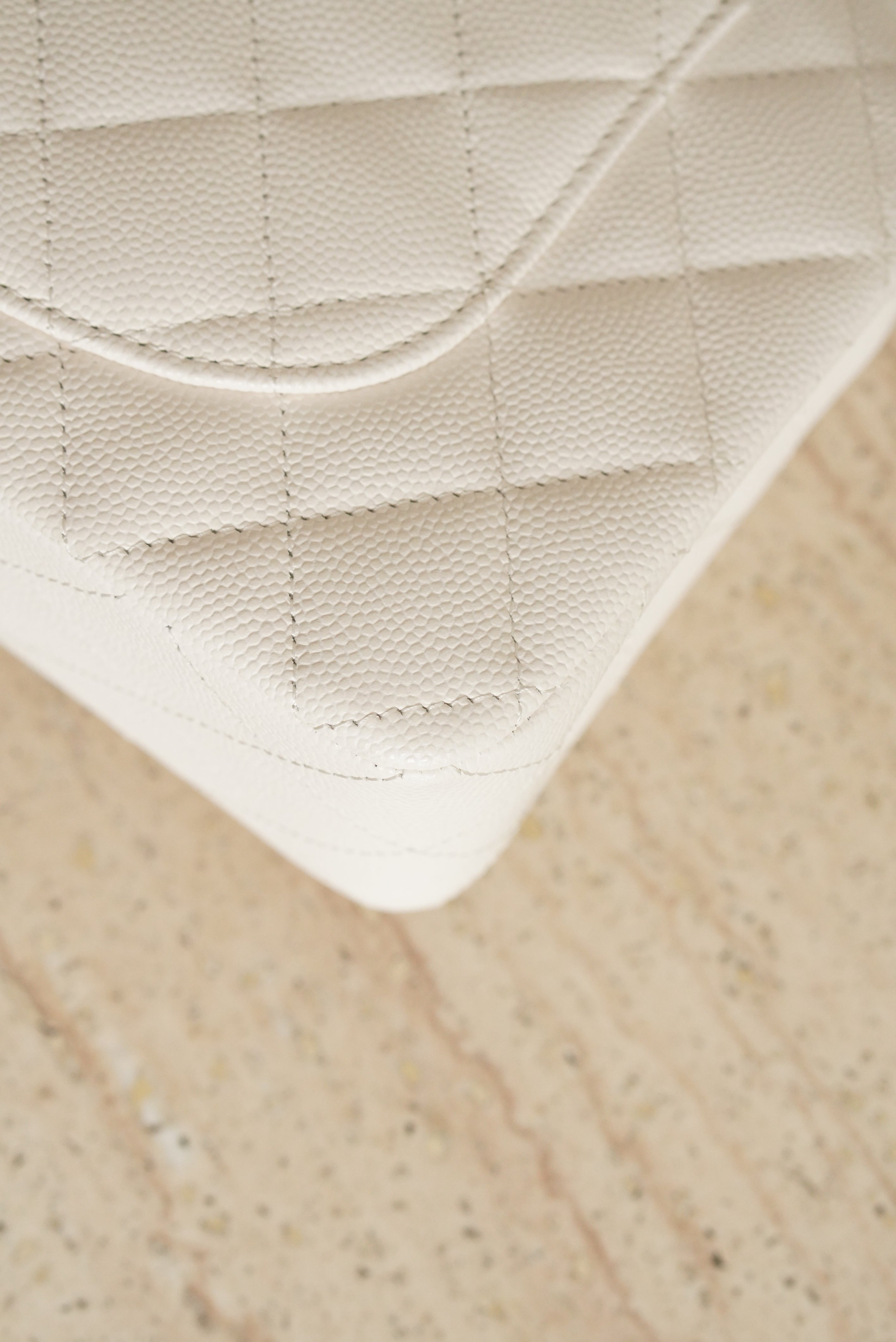 CHANEL CLASSIC 22B SMALL DOUBLE FLAP | WHITE