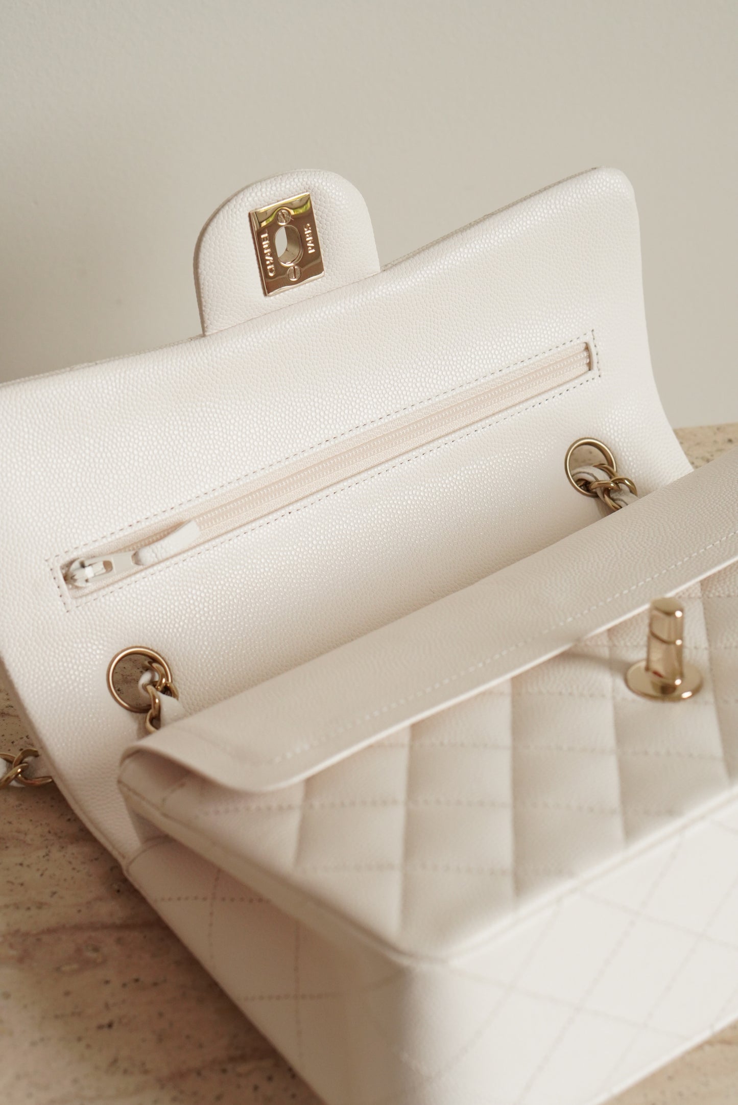CHANEL CLASSIC 22B SMALL DOUBLE FLAP | WHITE