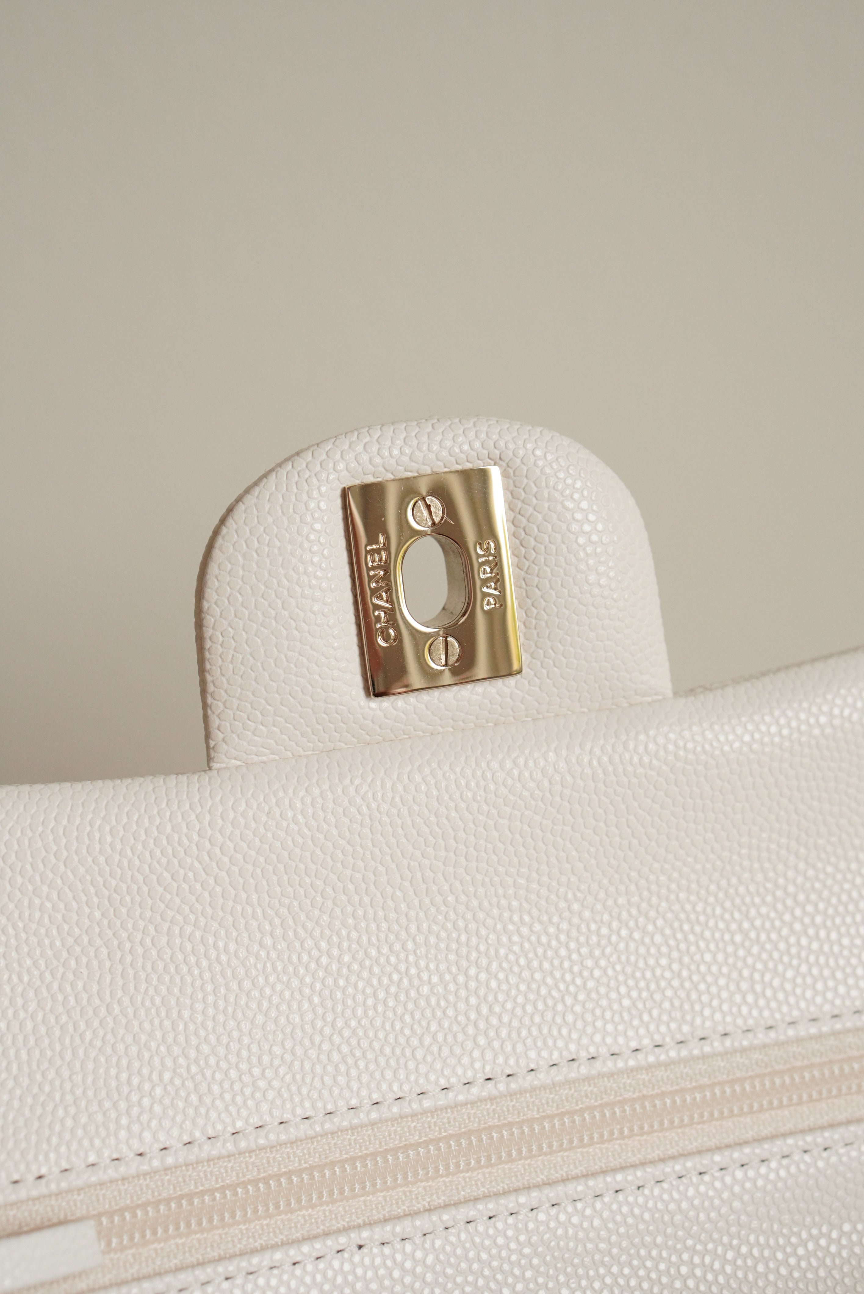CHANEL CLASSIC 22B SMALL DOUBLE FLAP | WHITE