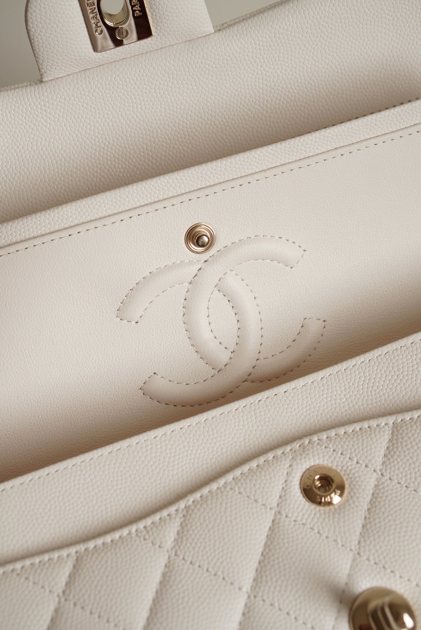 CHANEL CLASSIC 22B SMALL DOUBLE FLAP | WHITE