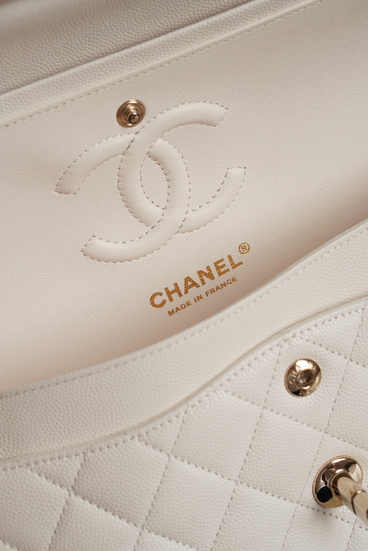 CHANEL CLASSIC 22B SMALL DOUBLE FLAP | WHITE
