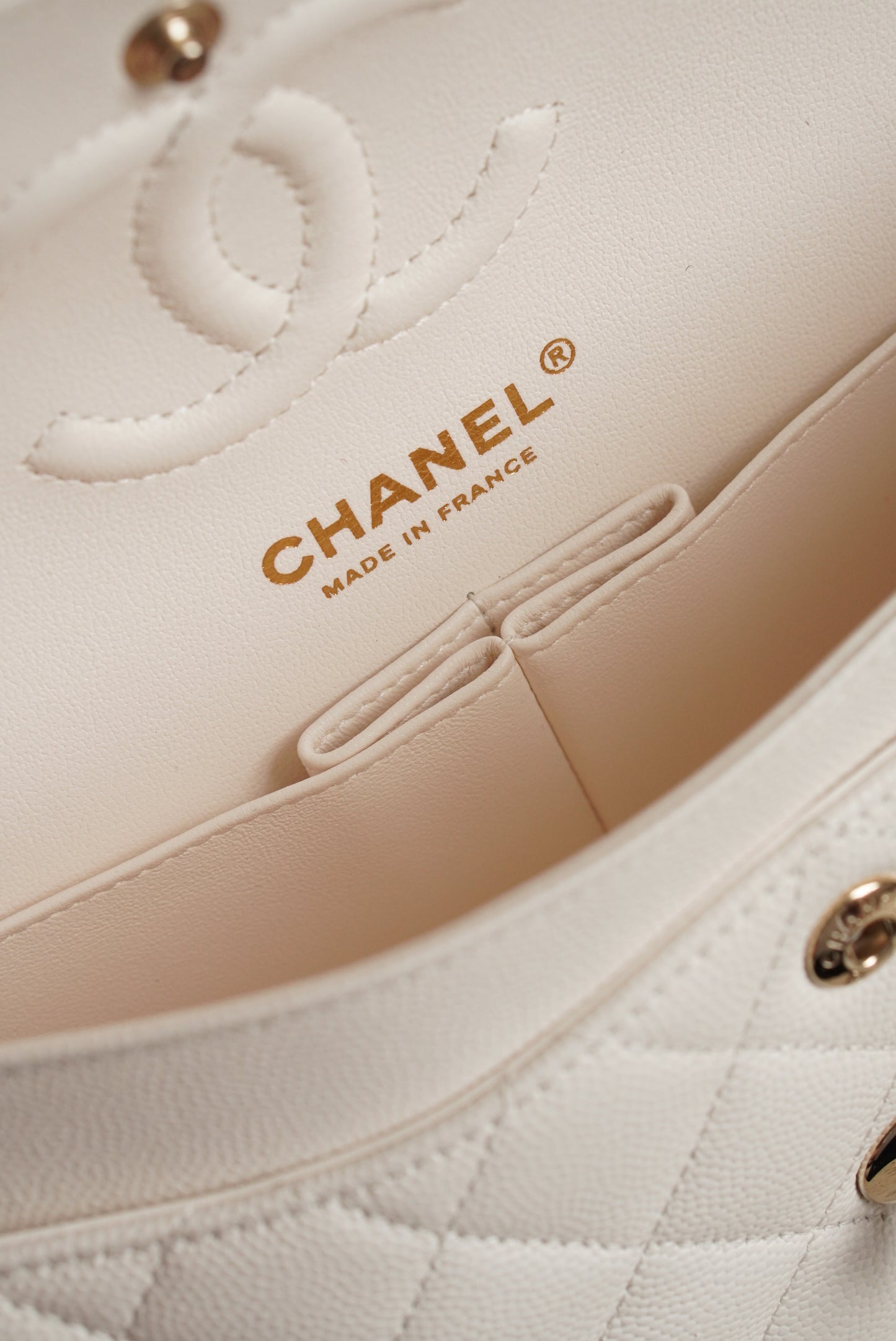 CHANEL CLASSIC 22B SMALL DOUBLE FLAP | WHITE