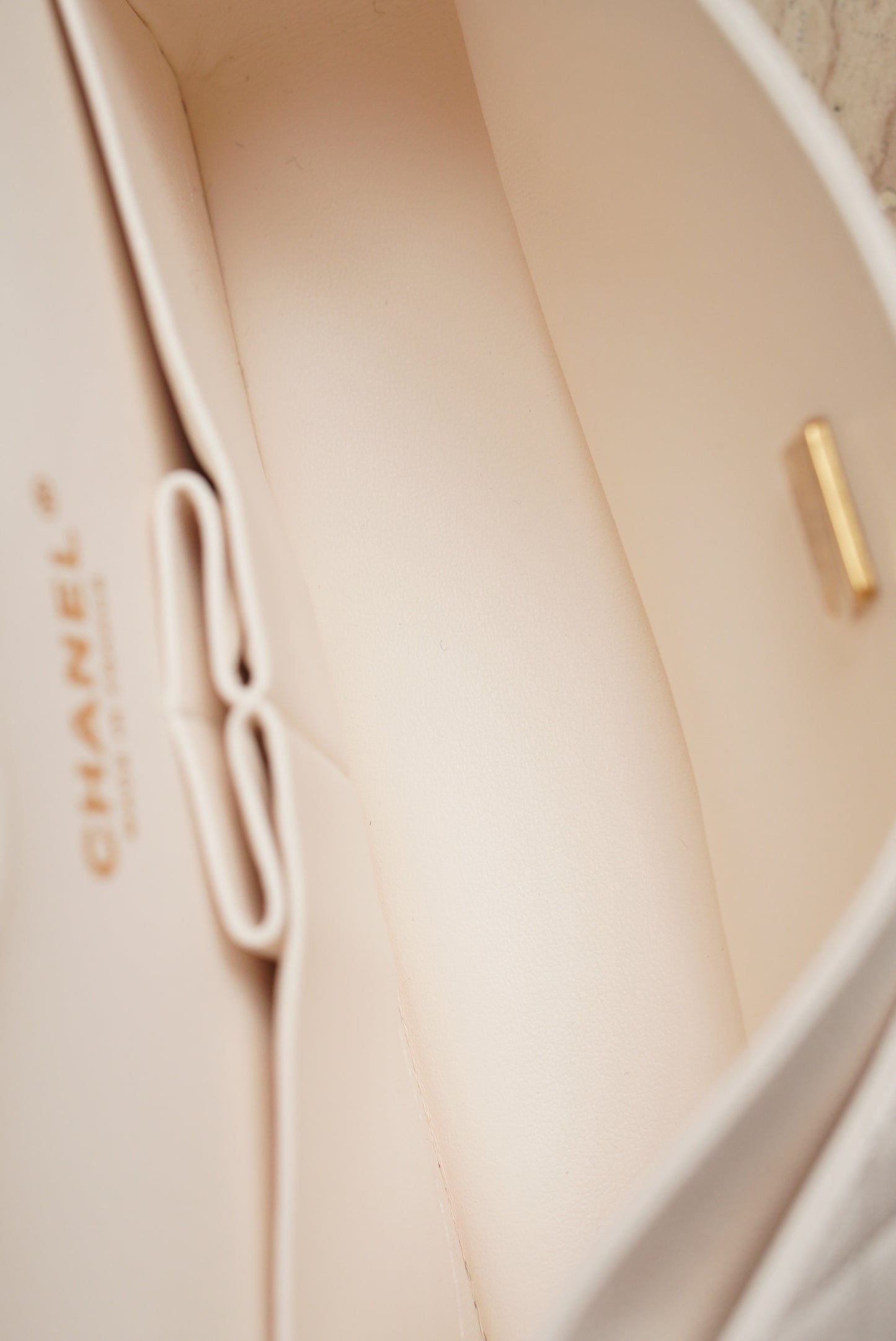 CHANEL CLASSIC 22B SMALL DOUBLE FLAP | WHITE