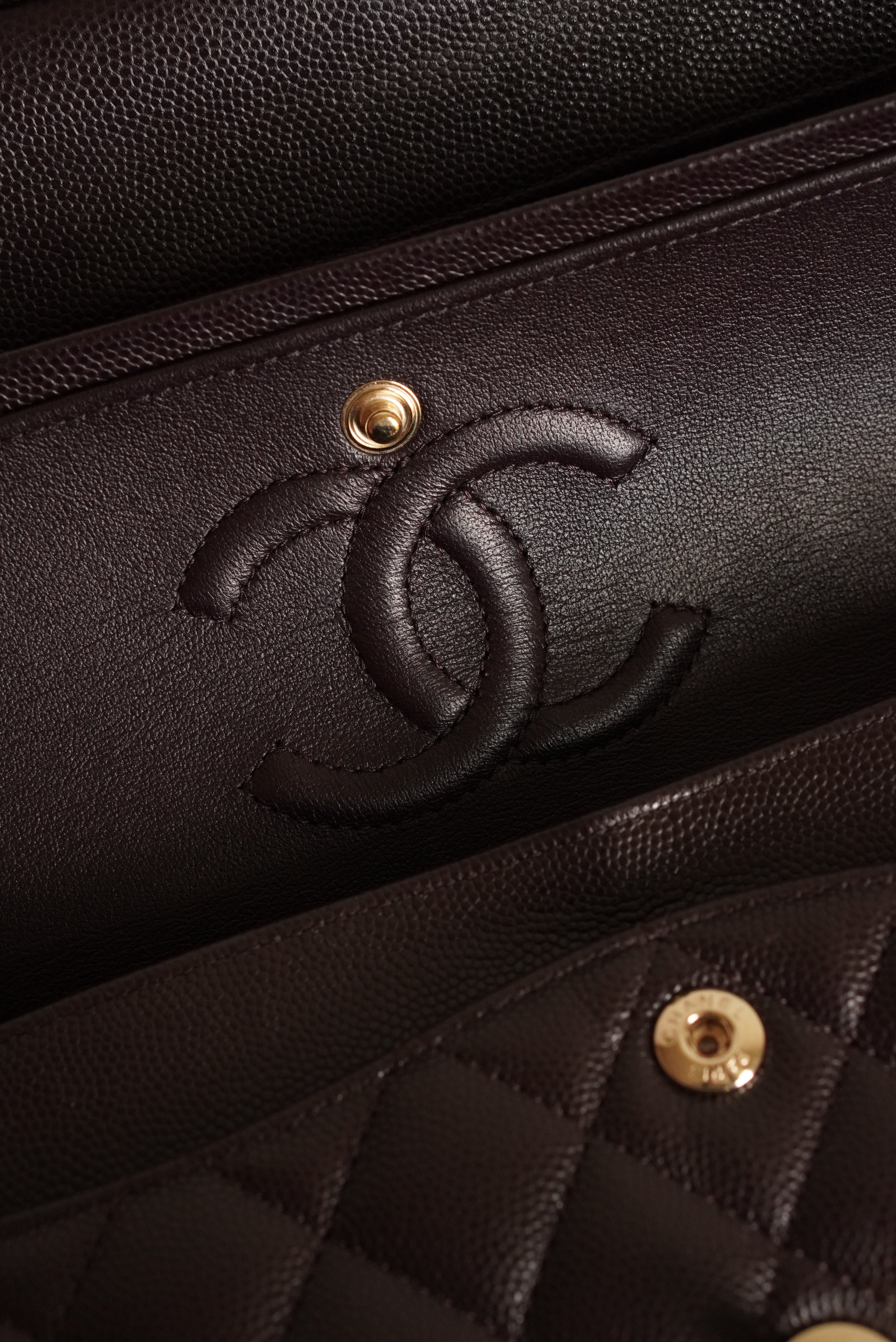 CHANEL CLASSIC 22K SMALL DOUBLE FLAP | DARK BROWN