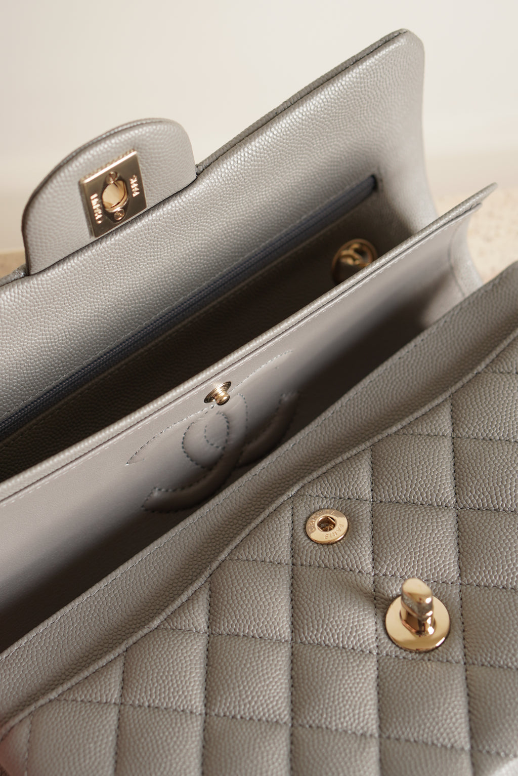 CHANEL CLASSIC 22B SMALL DOUBLE FLAP | GREY