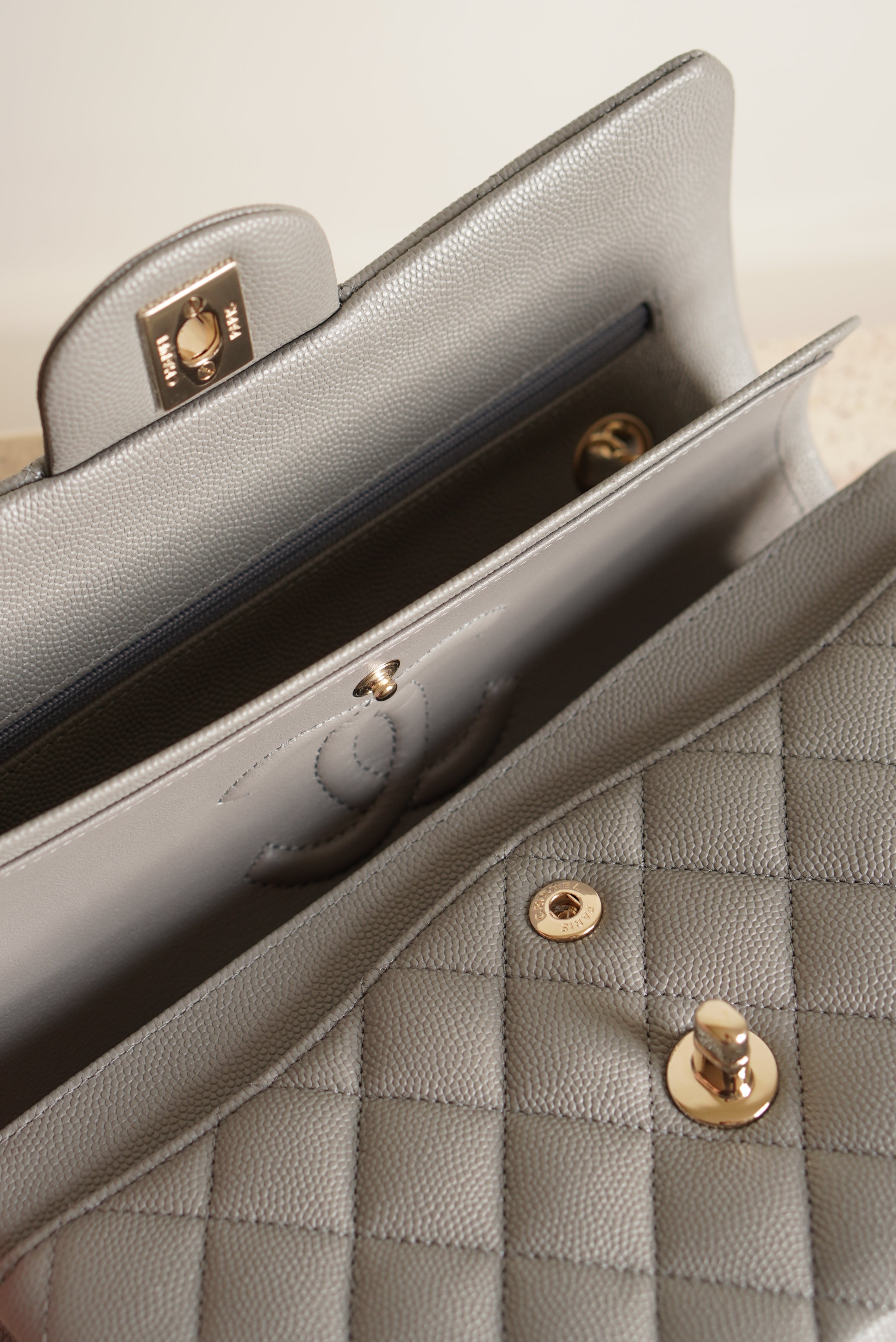 CHANEL CLASSIC 22B SMALL DOUBLE FLAP | GREY