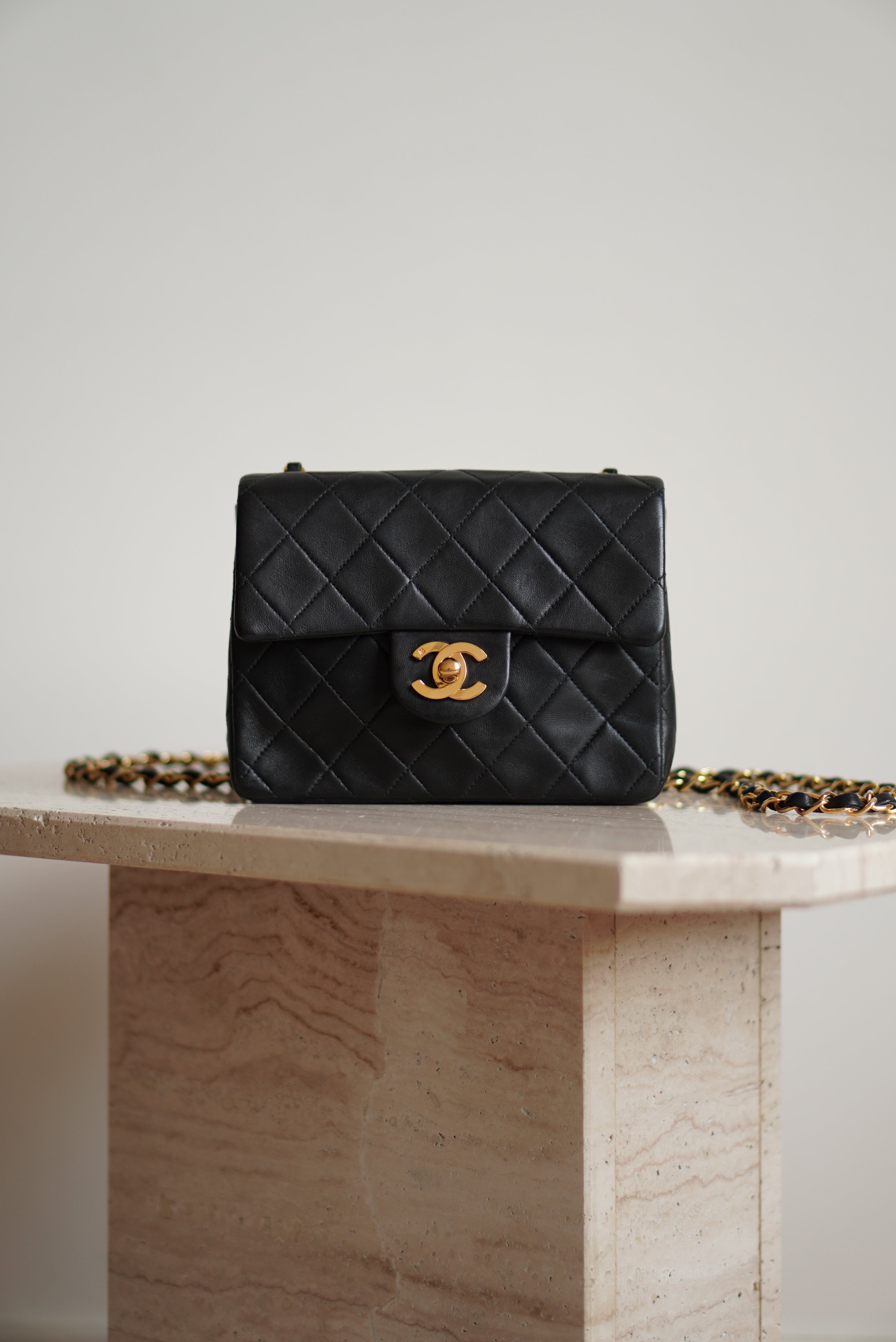 CHANEL CLASSIC MINI SQUARE | BLACK