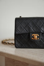 CHANEL CLASSIC MINI SQUARE | BLACK