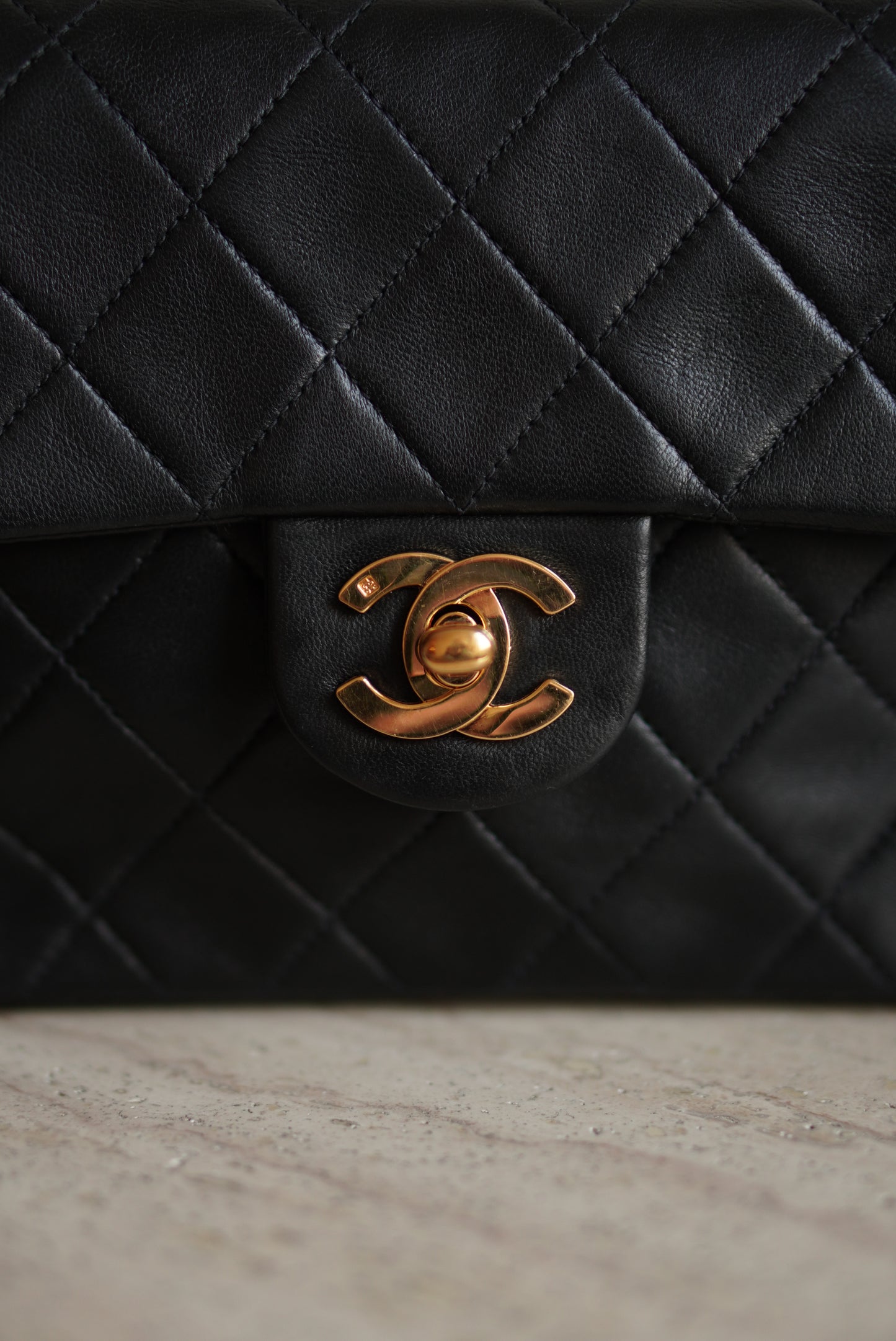 CHANEL CLASSIC SQUARE | BLACK