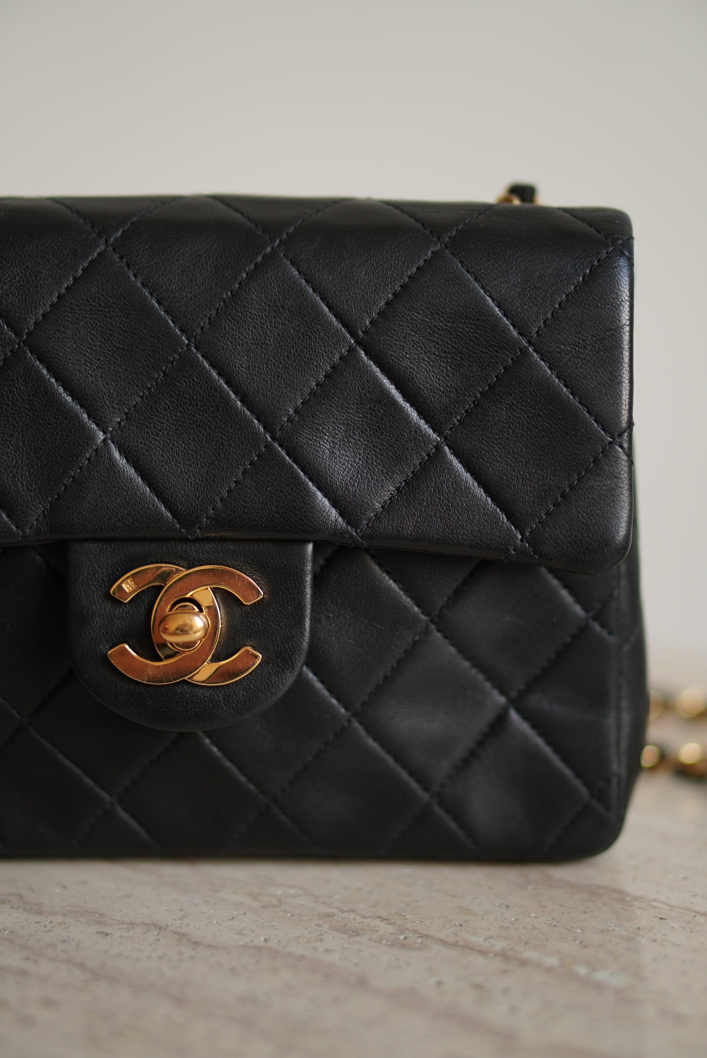 CHANEL CLASSIC SQUARE | BLACK