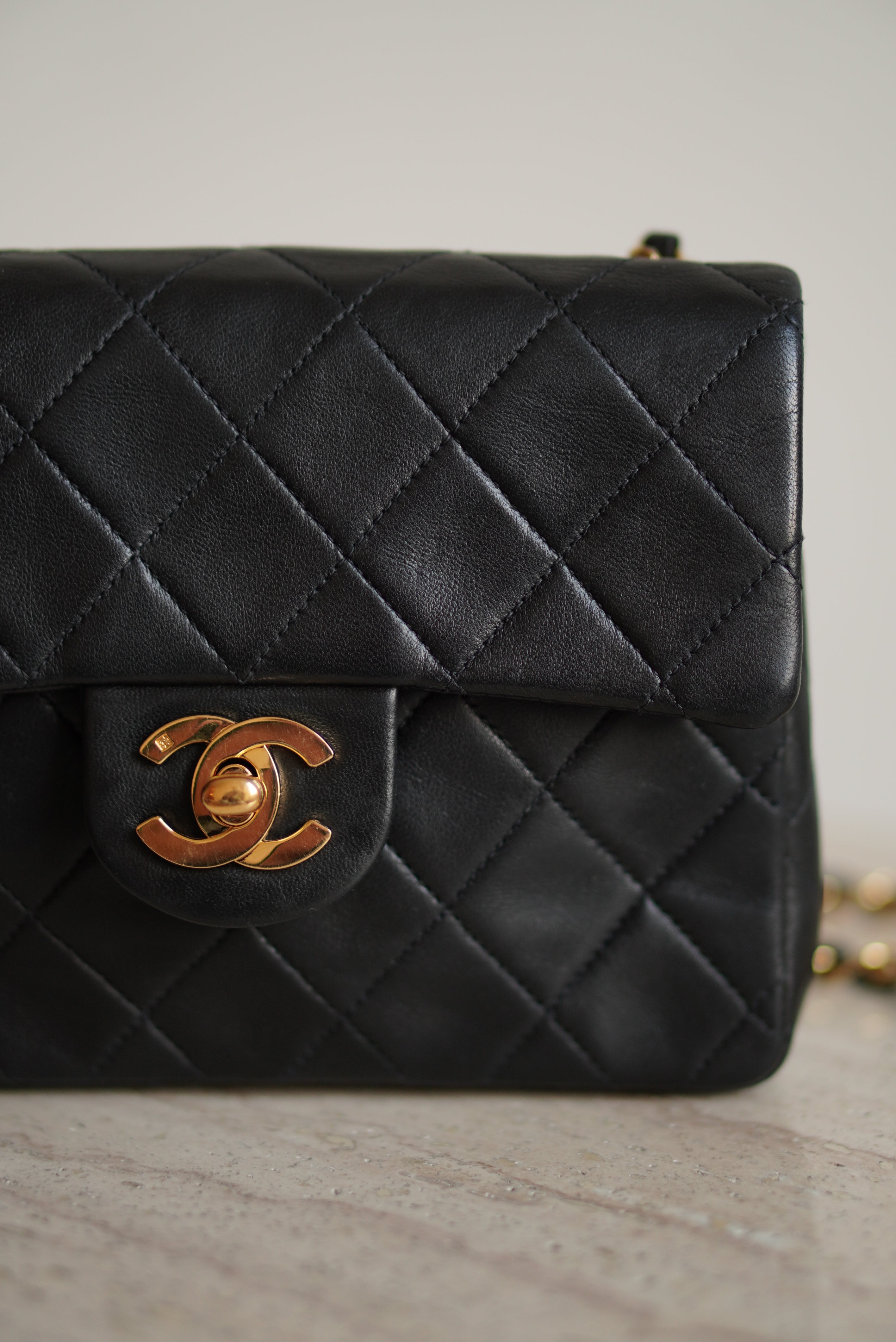 CHANEL CLASSIC MINI SQUARE | BLACK