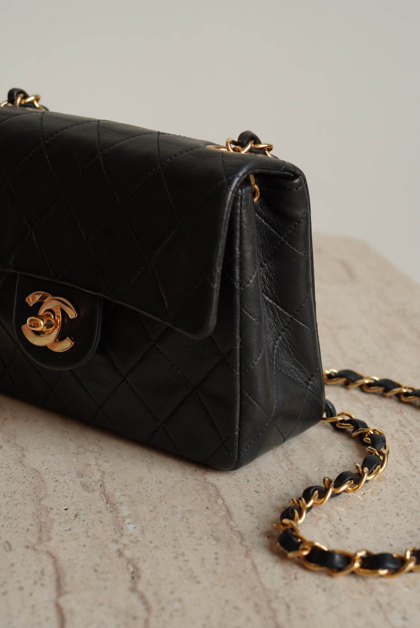 CHANEL CLASSIC SQUARE | BLACK