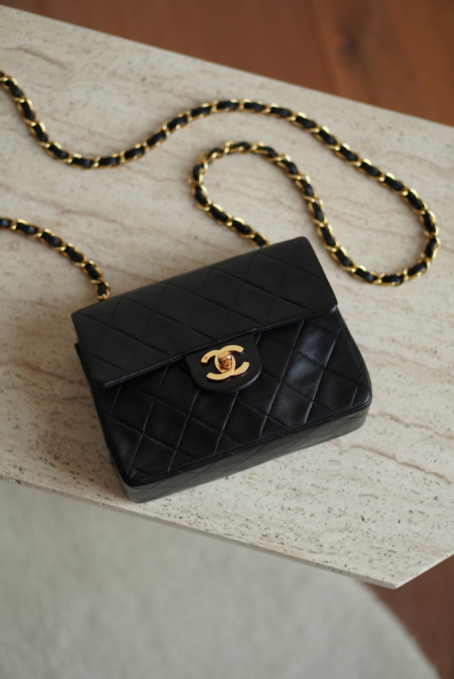 CHANEL CLASSIC SQUARE | BLACK
