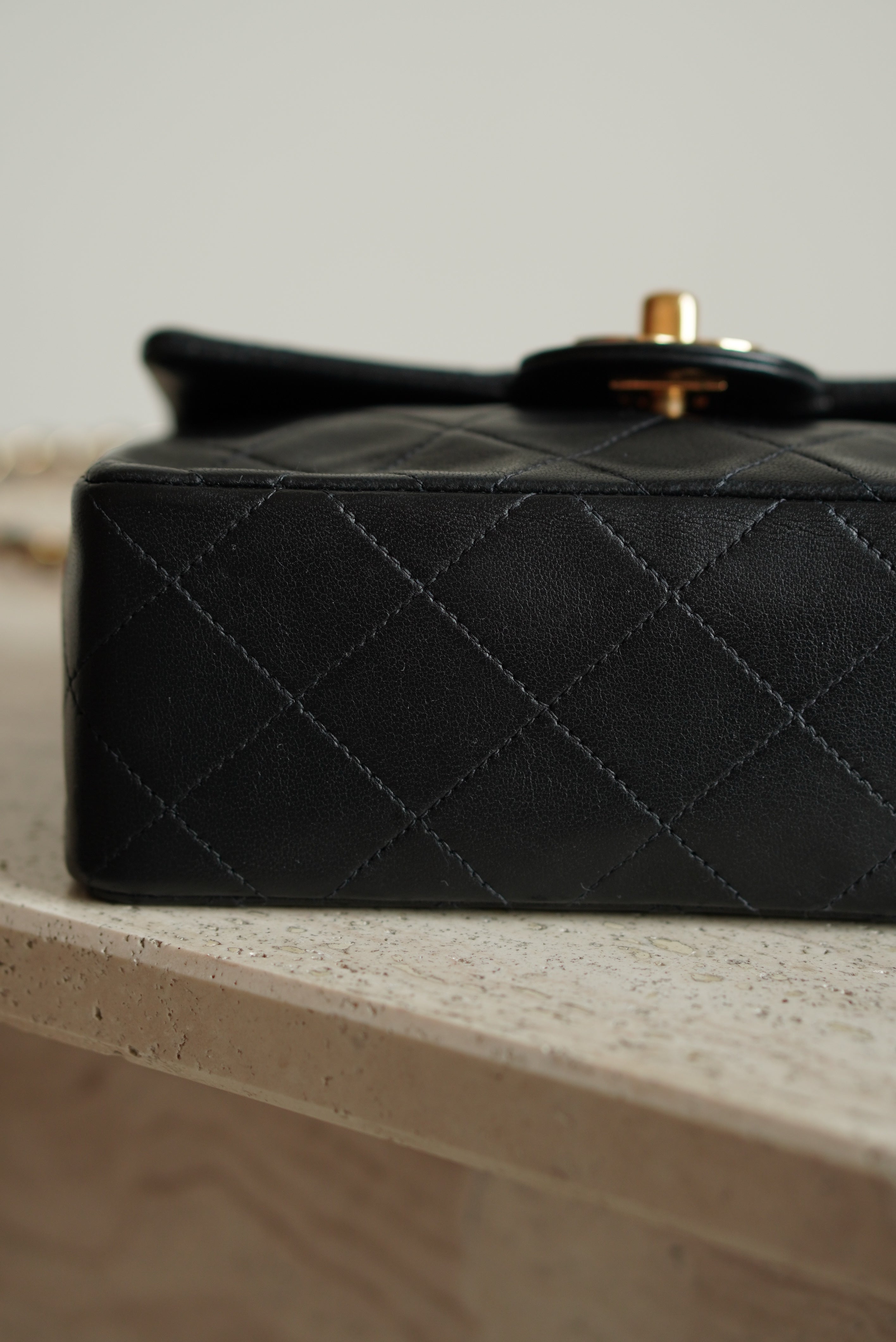 CHANEL CLASSIC MINI SQUARE | BLACK