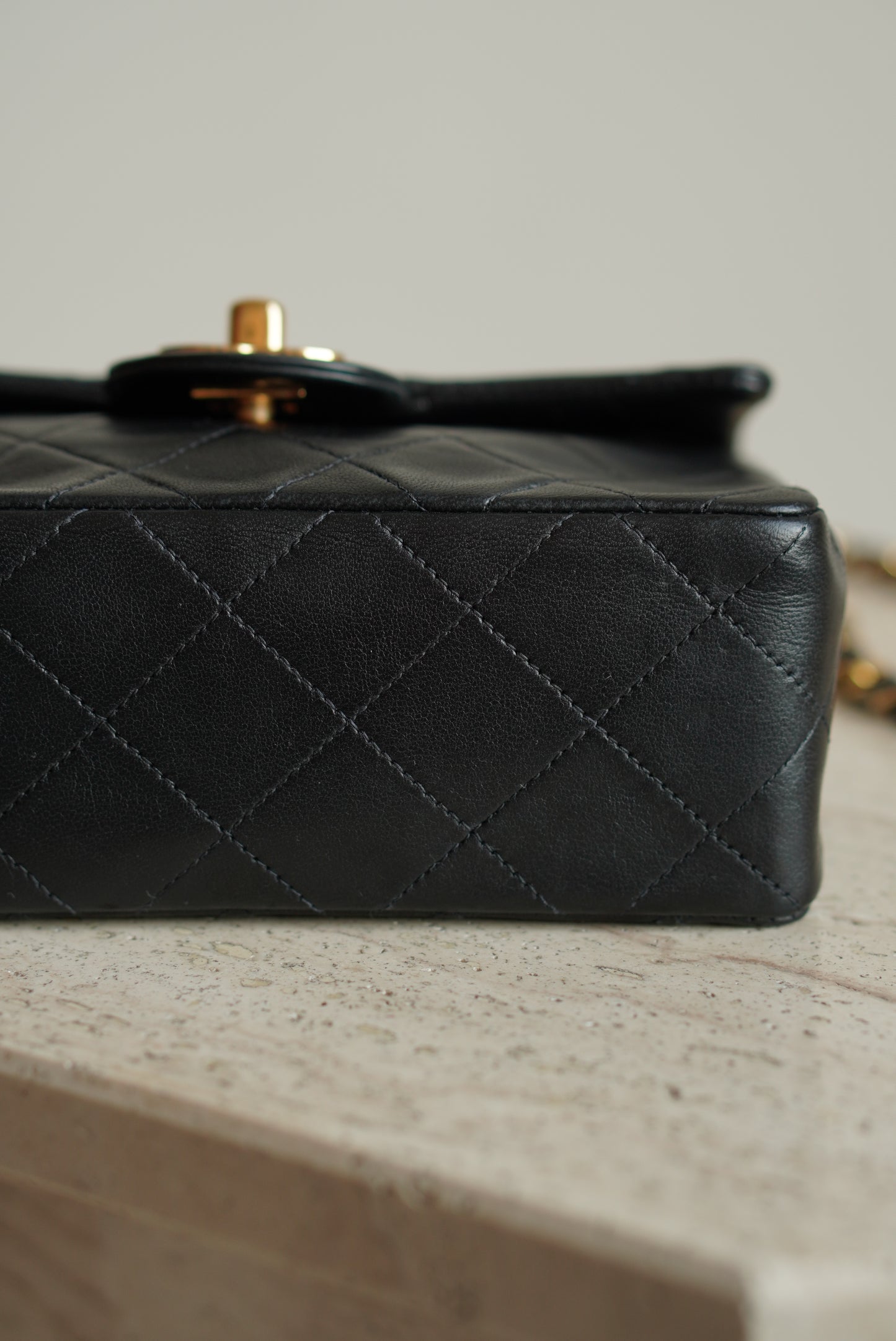 CHANEL CLASSIC SQUARE | BLACK