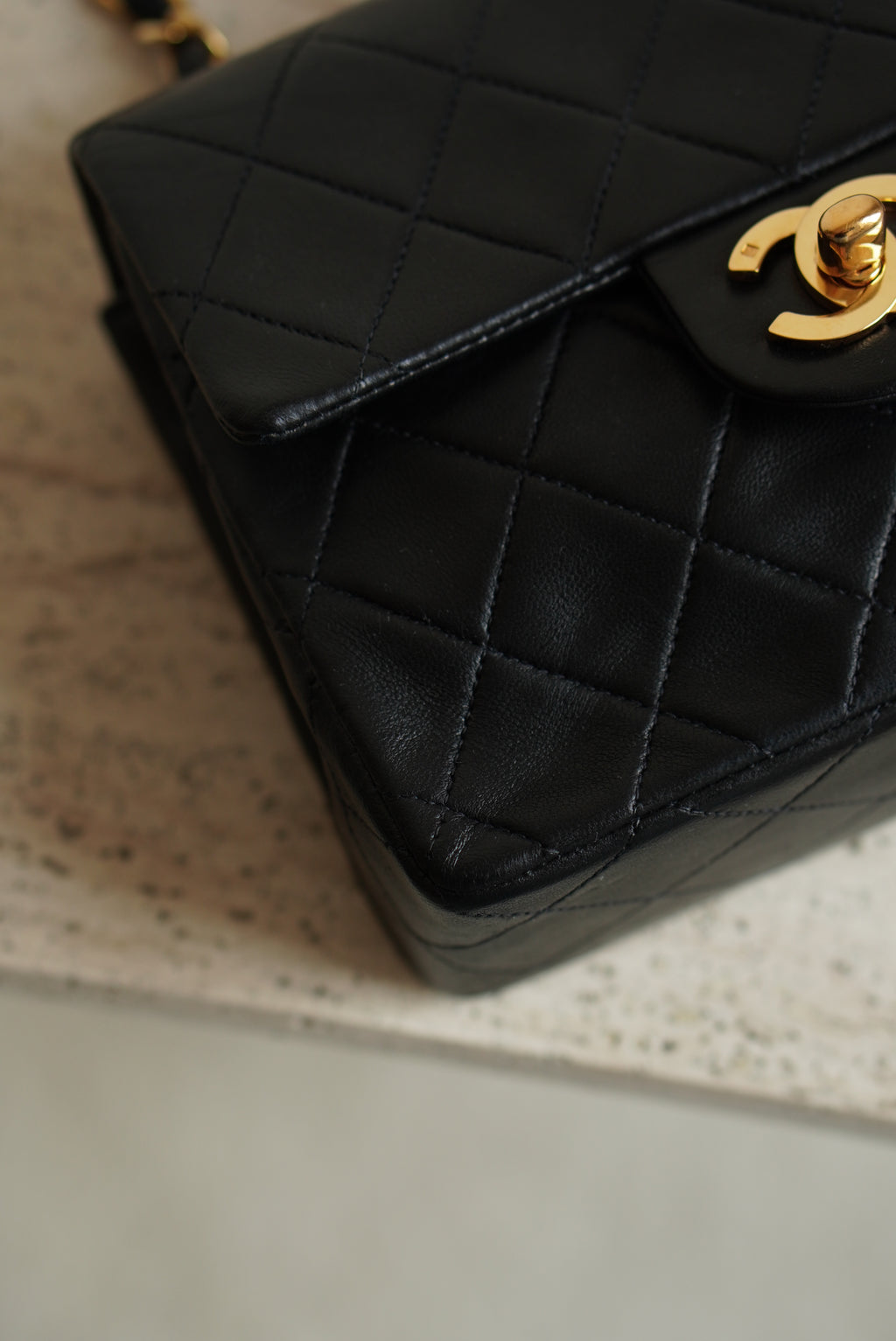 CHANEL CLASSIC MINI SQUARE | BLACK