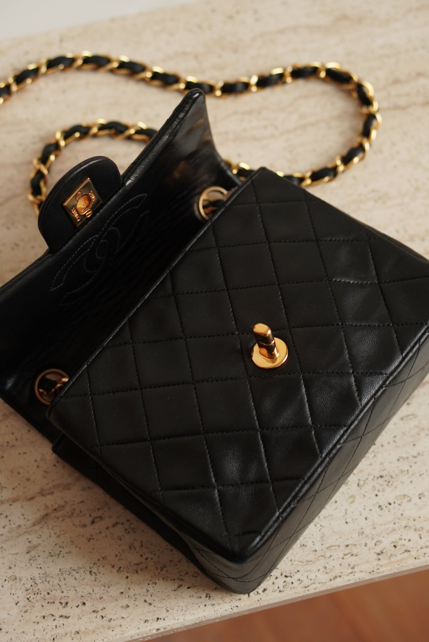 CHANEL CLASSIC SQUARE | BLACK