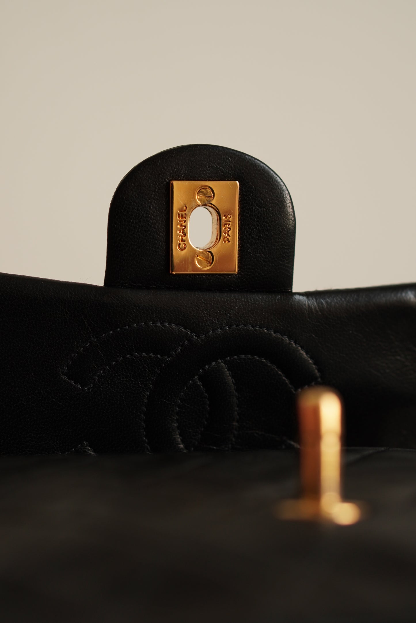 CHANEL CLASSIC SQUARE | BLACK