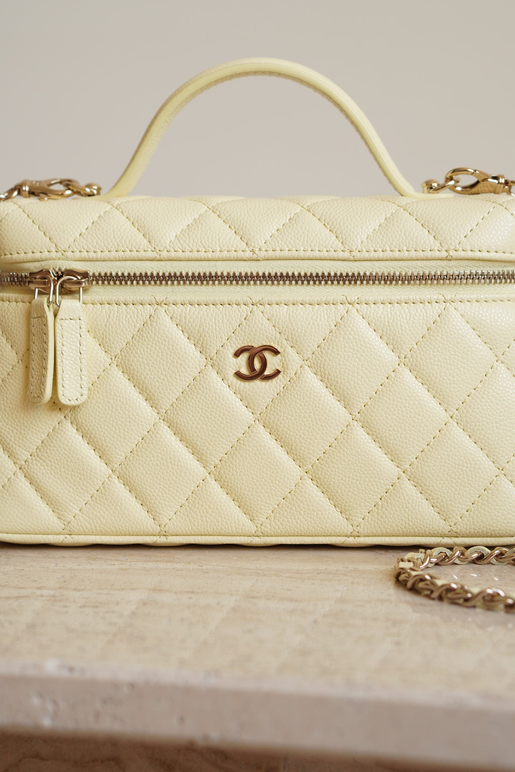 CHANEL CLASSIC 26S VANITY WITH CHAIN | LIGHT YELLOW
