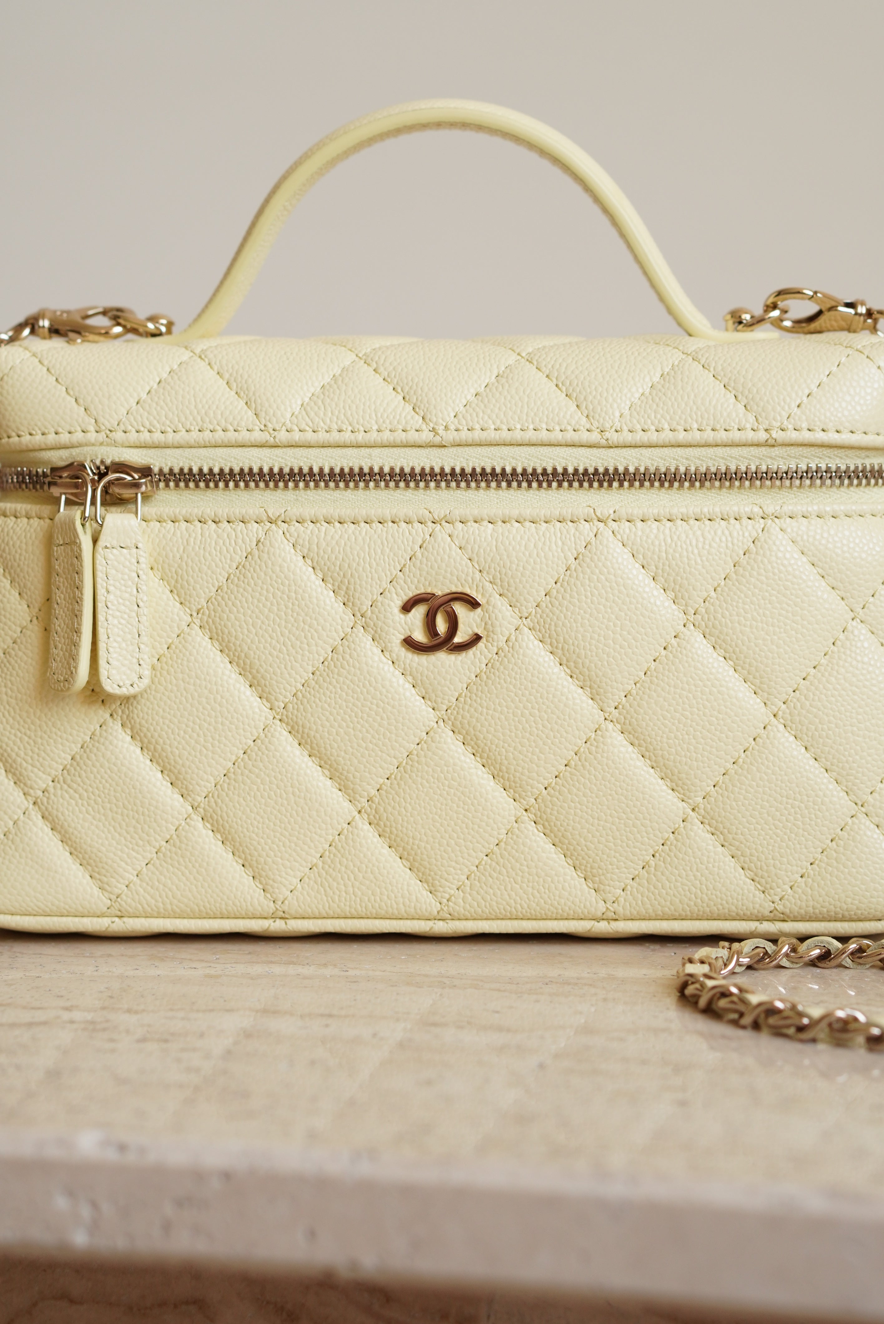 CHANEL CLASSIC 26S VANITY WITH CHAIN | LIGHT YELLOW