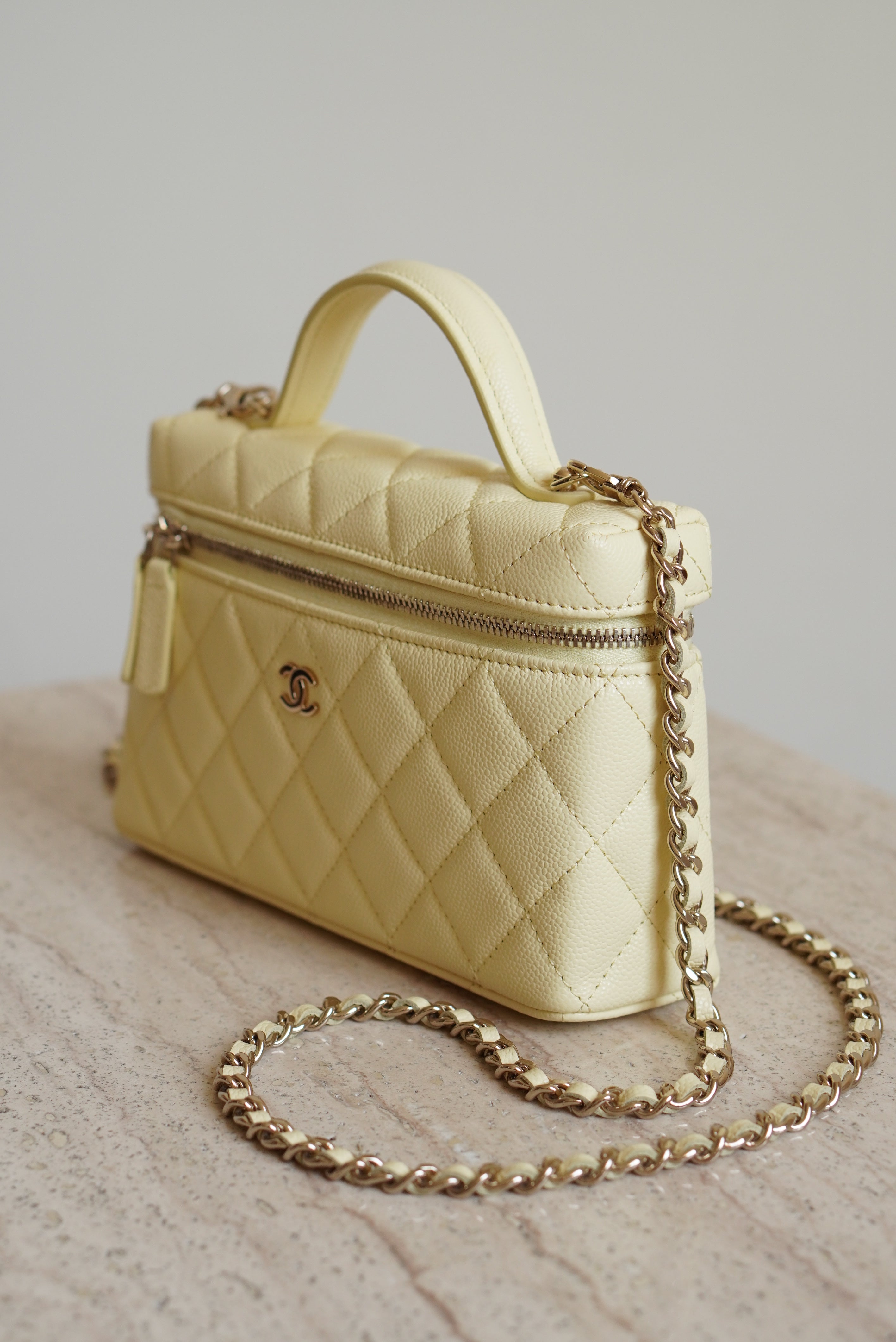 CHANEL CLASSIC 26S VANITY WITH CHAIN | LIGHT YELLOW