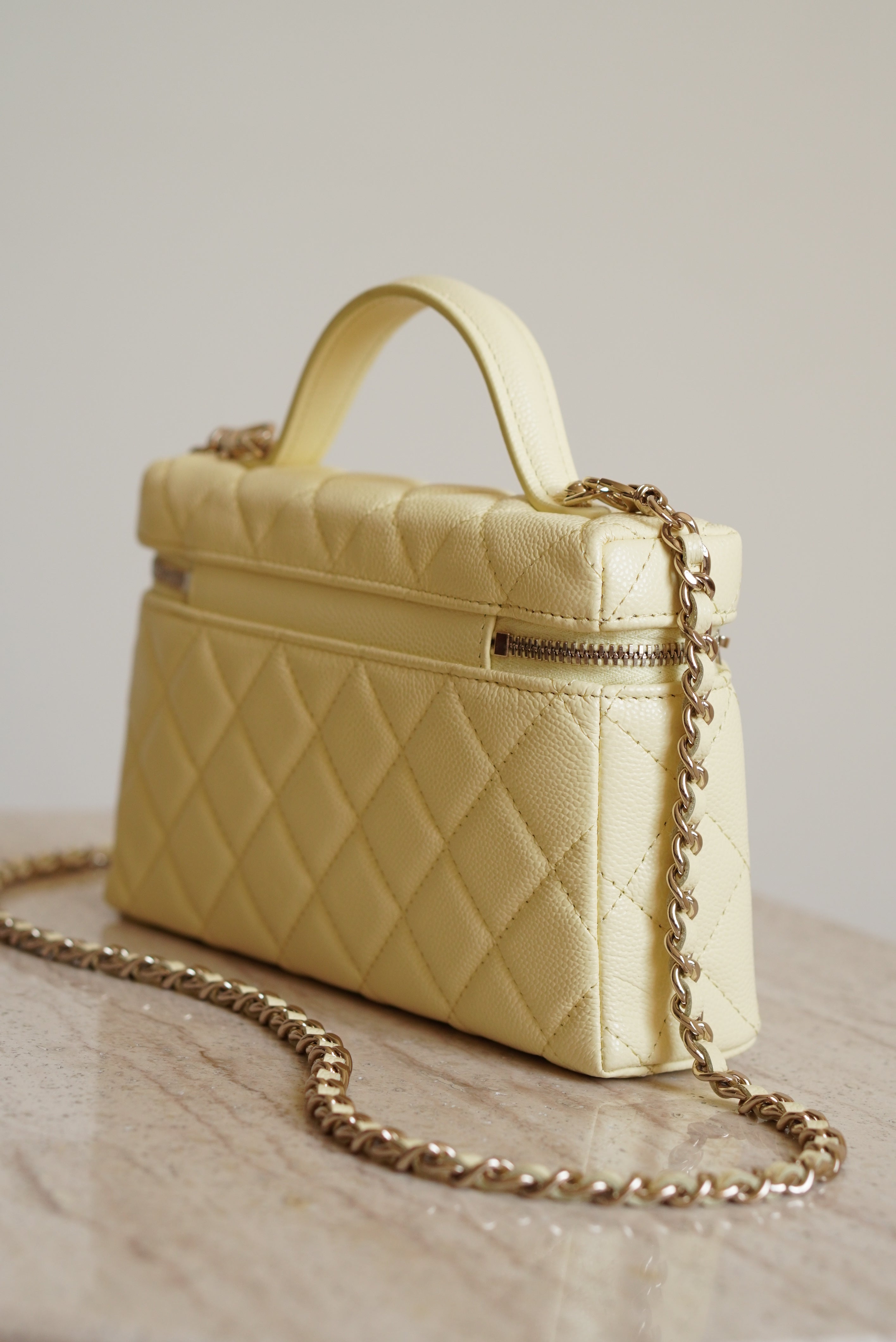 CHANEL CLASSIC 26S VANITY WITH CHAIN | LIGHT YELLOW
