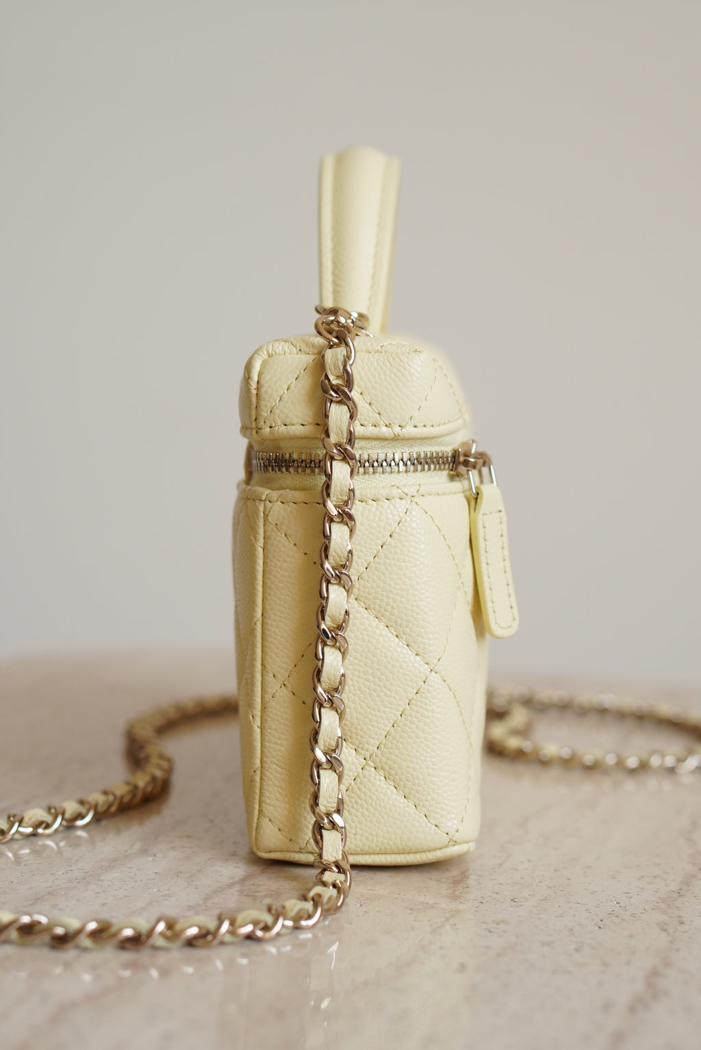 CHANEL CLASSIC 26S VANITY WITH CHAIN | LIGHT YELLOW