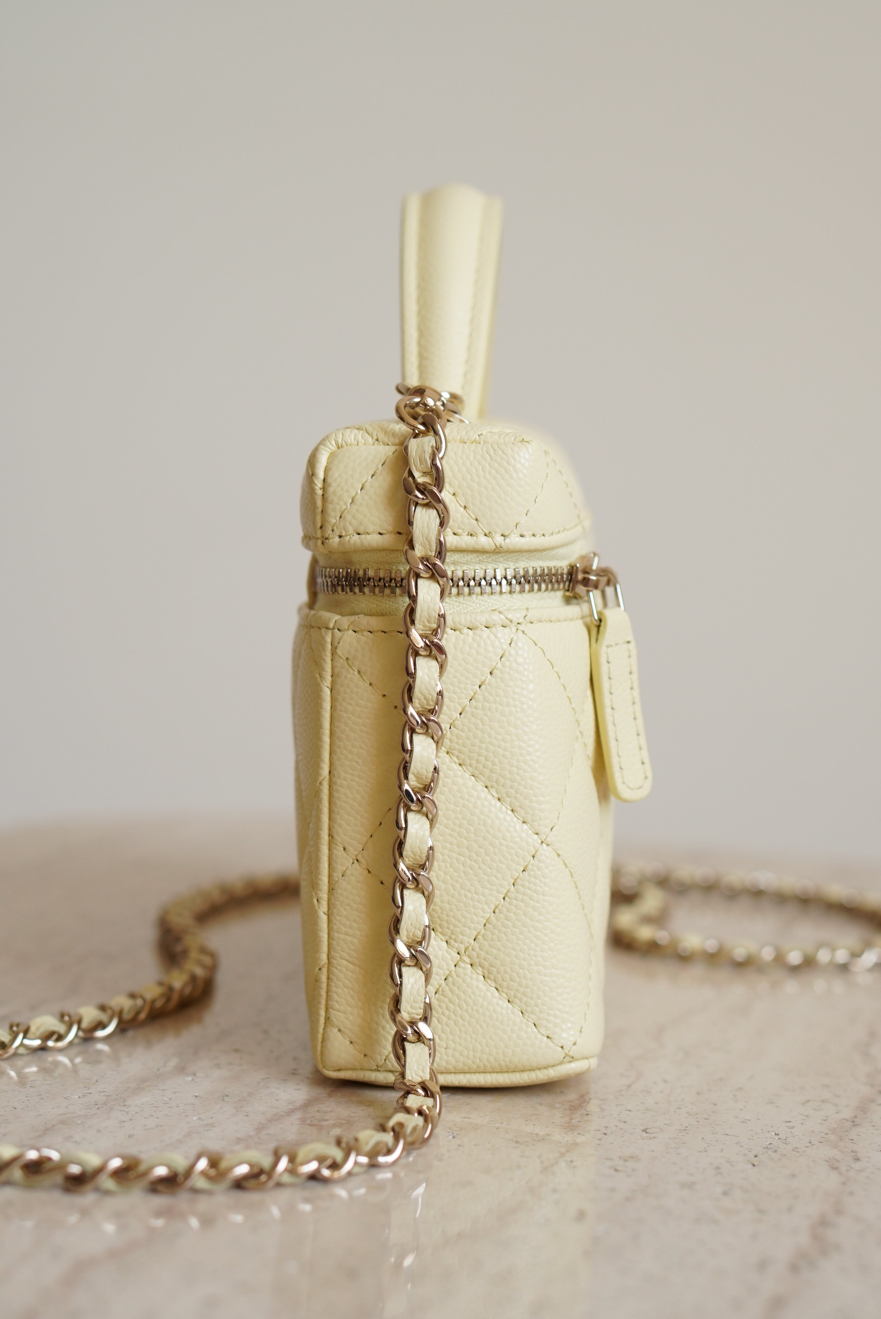 CHANEL CLASSIC 26S VANITY WITH CHAIN | LIGHT YELLOW
