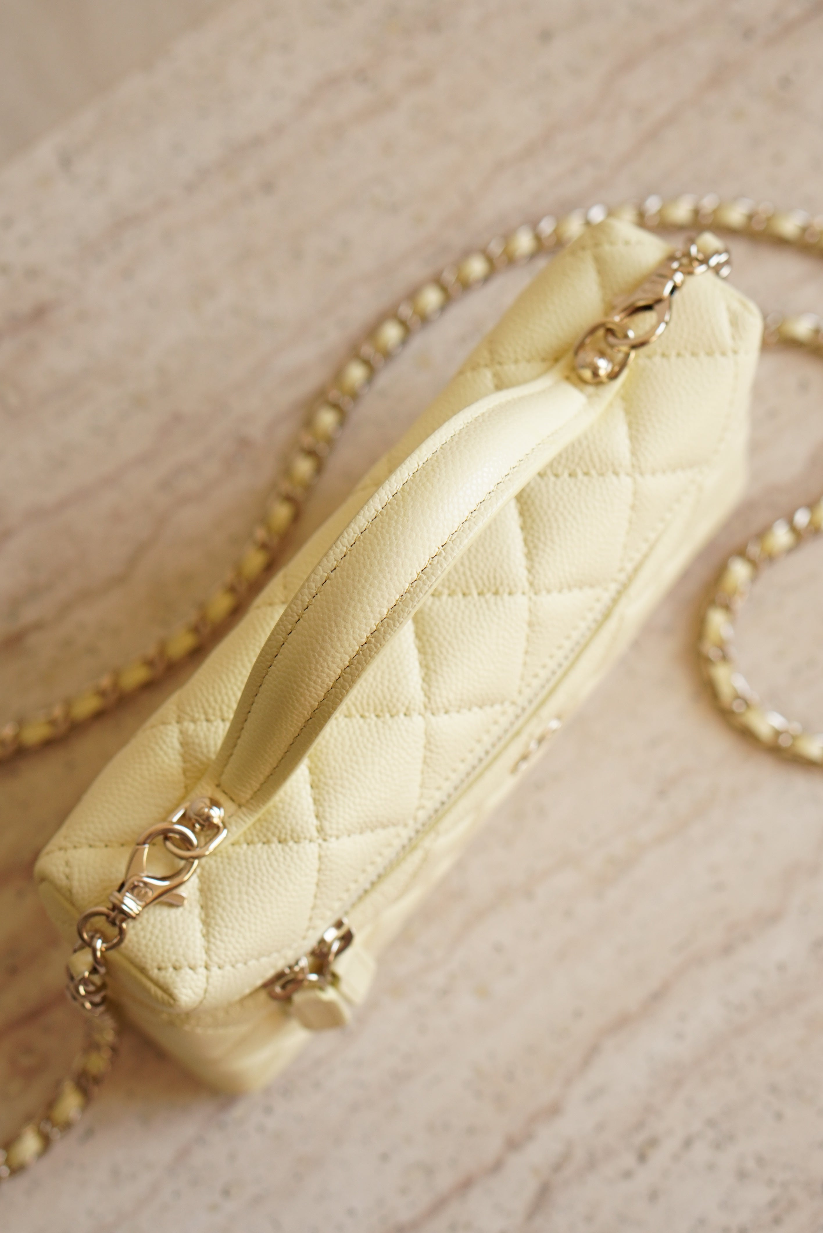 CHANEL CLASSIC 26S VANITY WITH CHAIN | LIGHT YELLOW