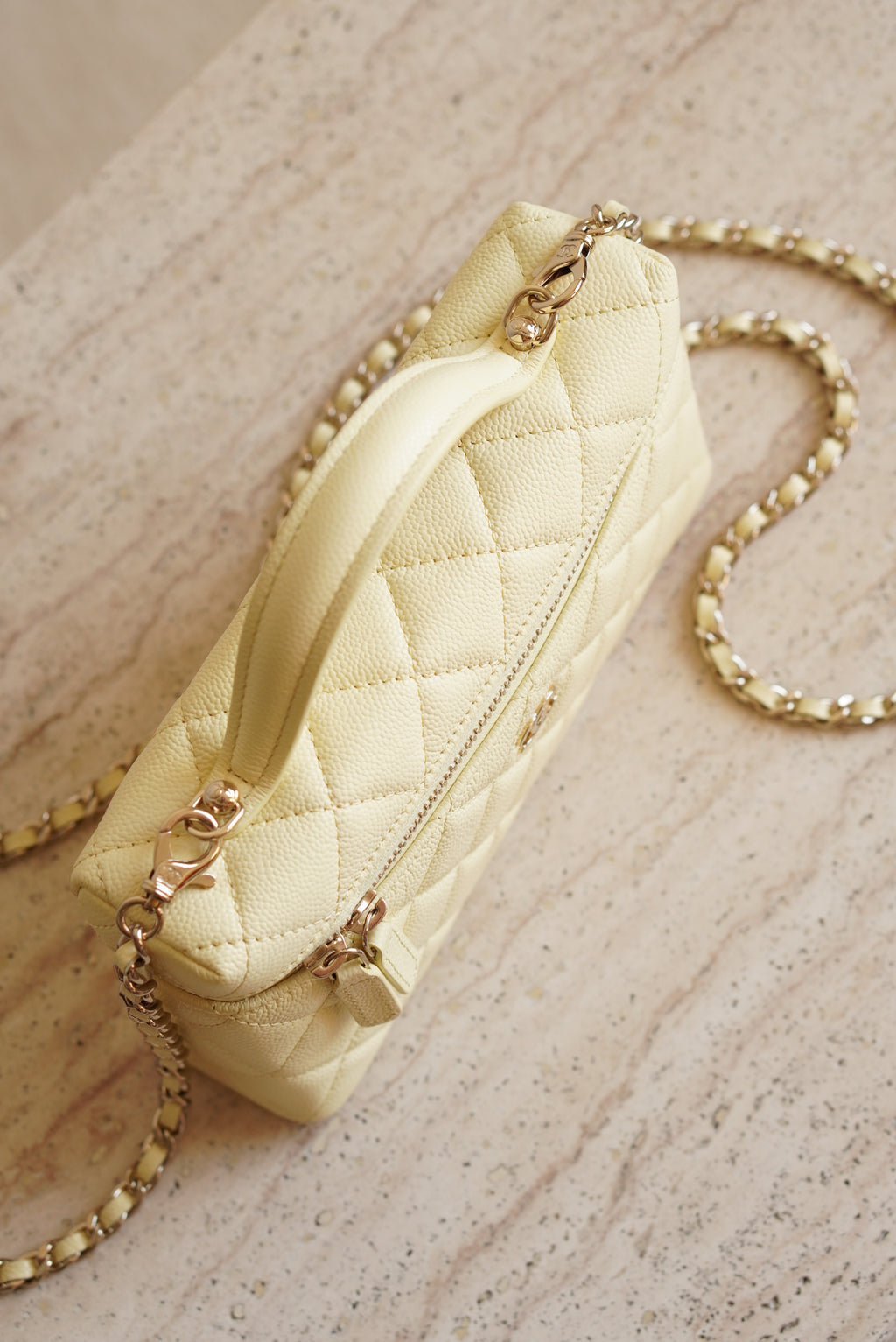 CHANEL CLASSIC 26S VANITY WITH CHAIN | LIGHT YELLOW