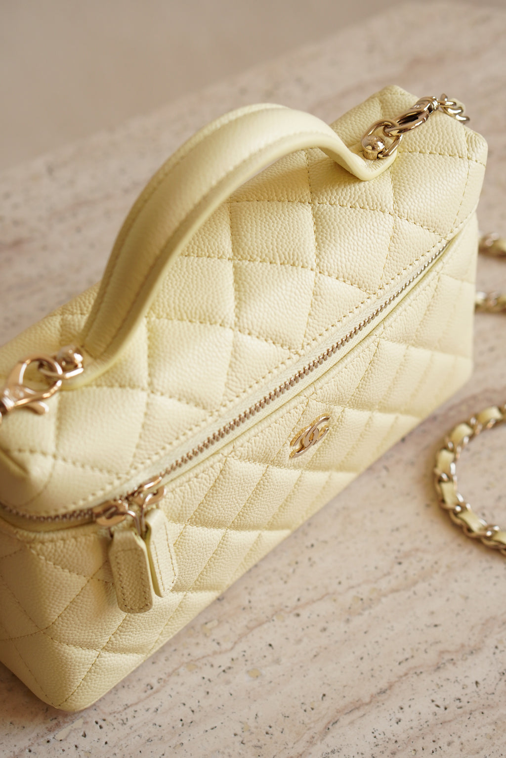 CHANEL CLASSIC 26S VANITY WITH CHAIN | LIGHT YELLOW