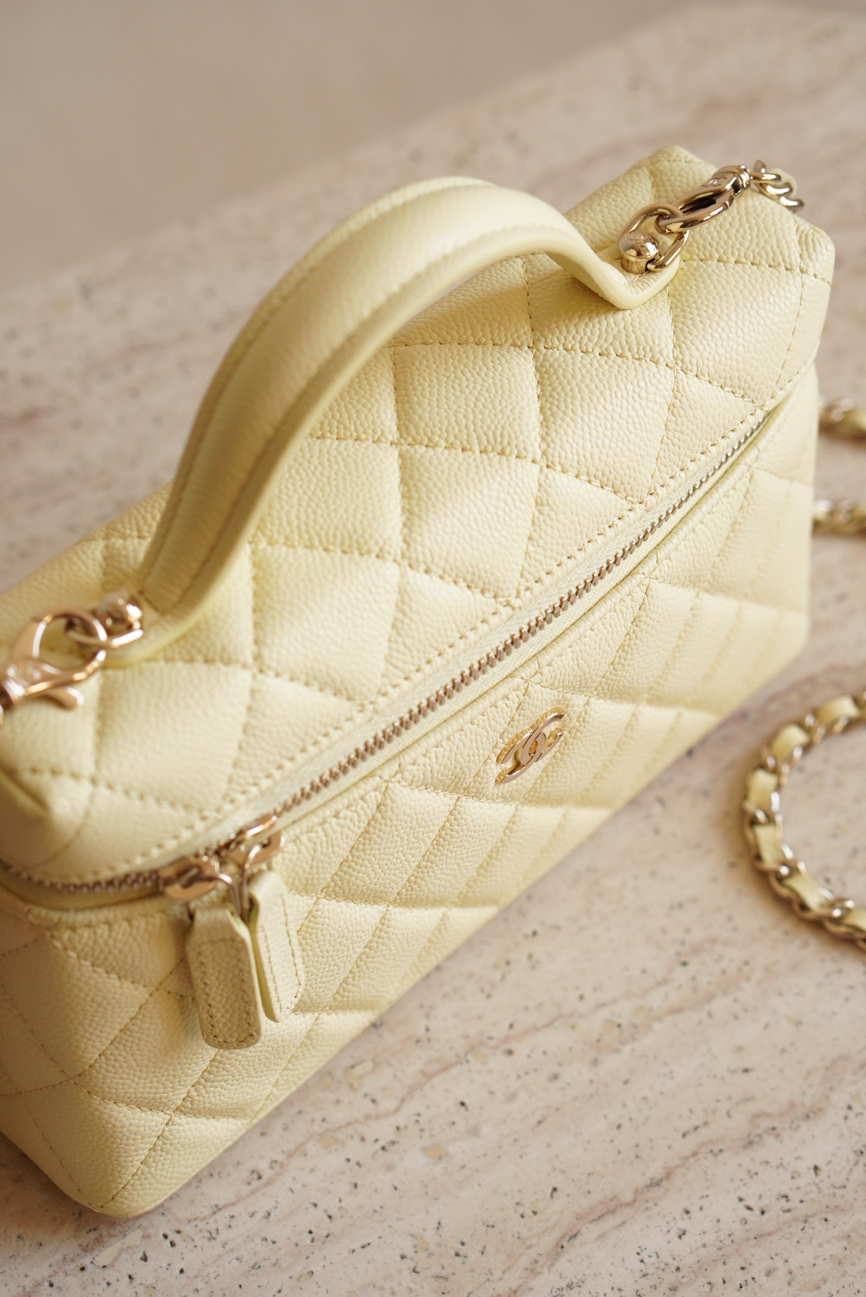 CHANEL CLASSIC 26S VANITY WITH CHAIN | LIGHT YELLOW