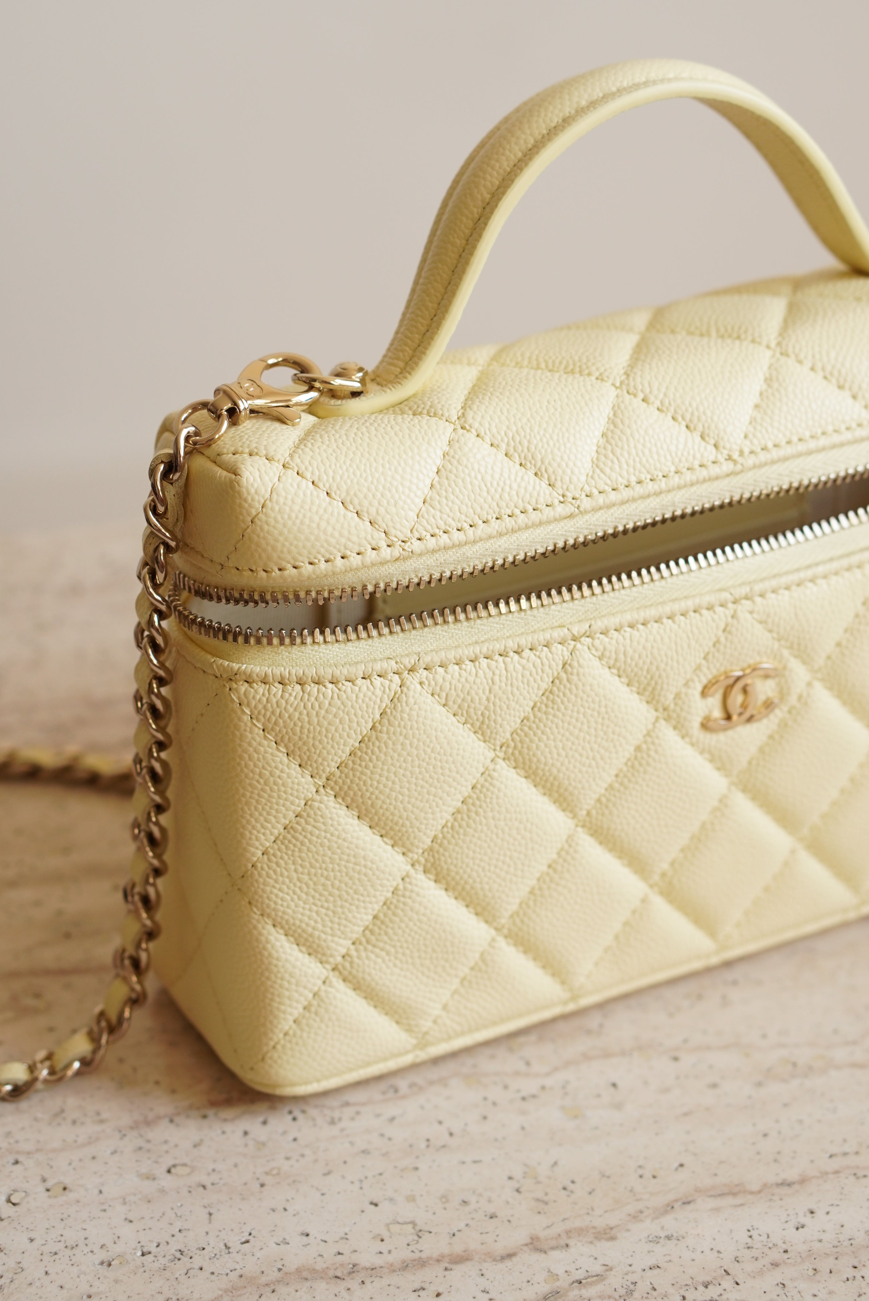 CHANEL CLASSIC 26S VANITY WITH CHAIN | LIGHT YELLOW