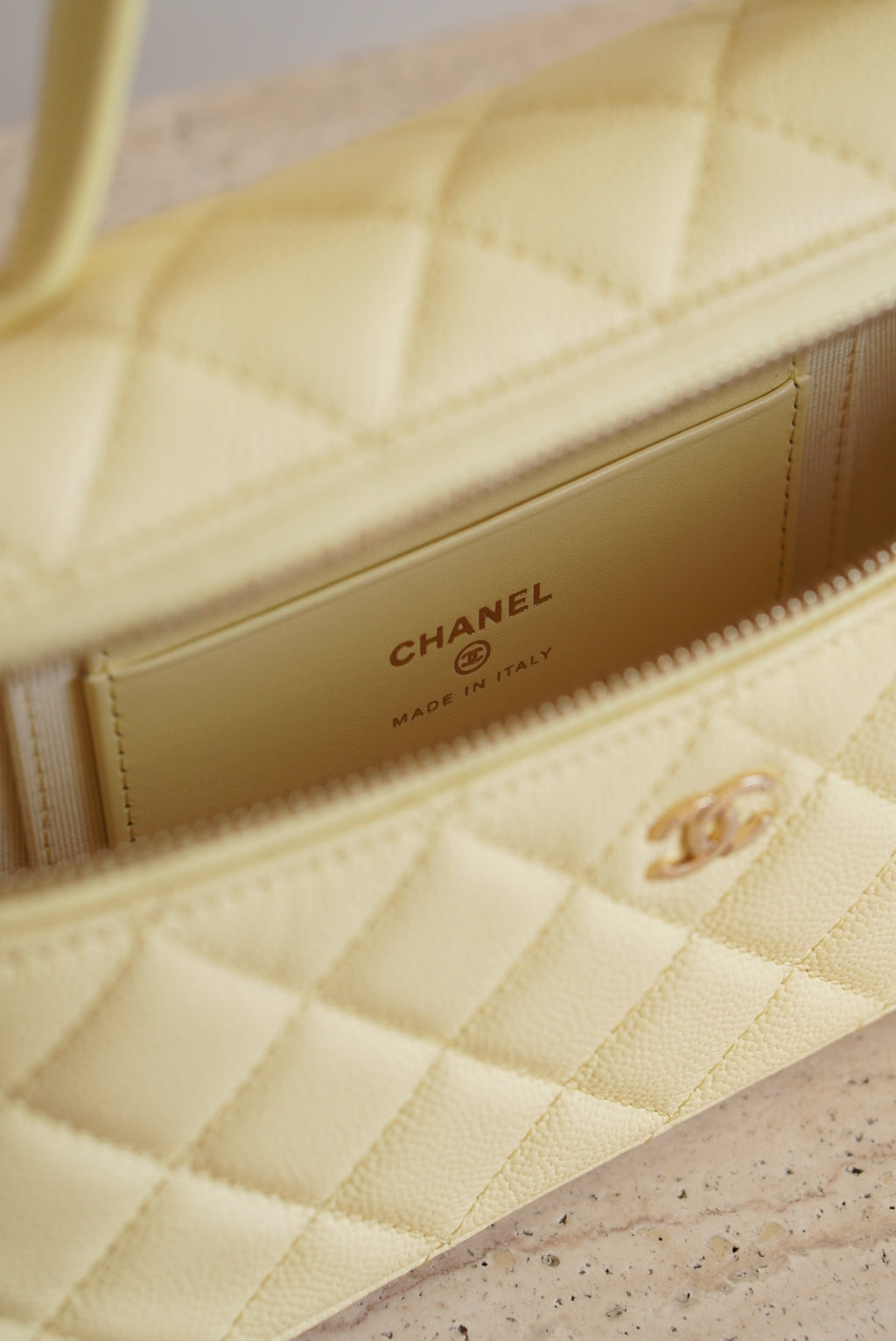 CHANEL CLASSIC 26S VANITY WITH CHAIN | LIGHT YELLOW