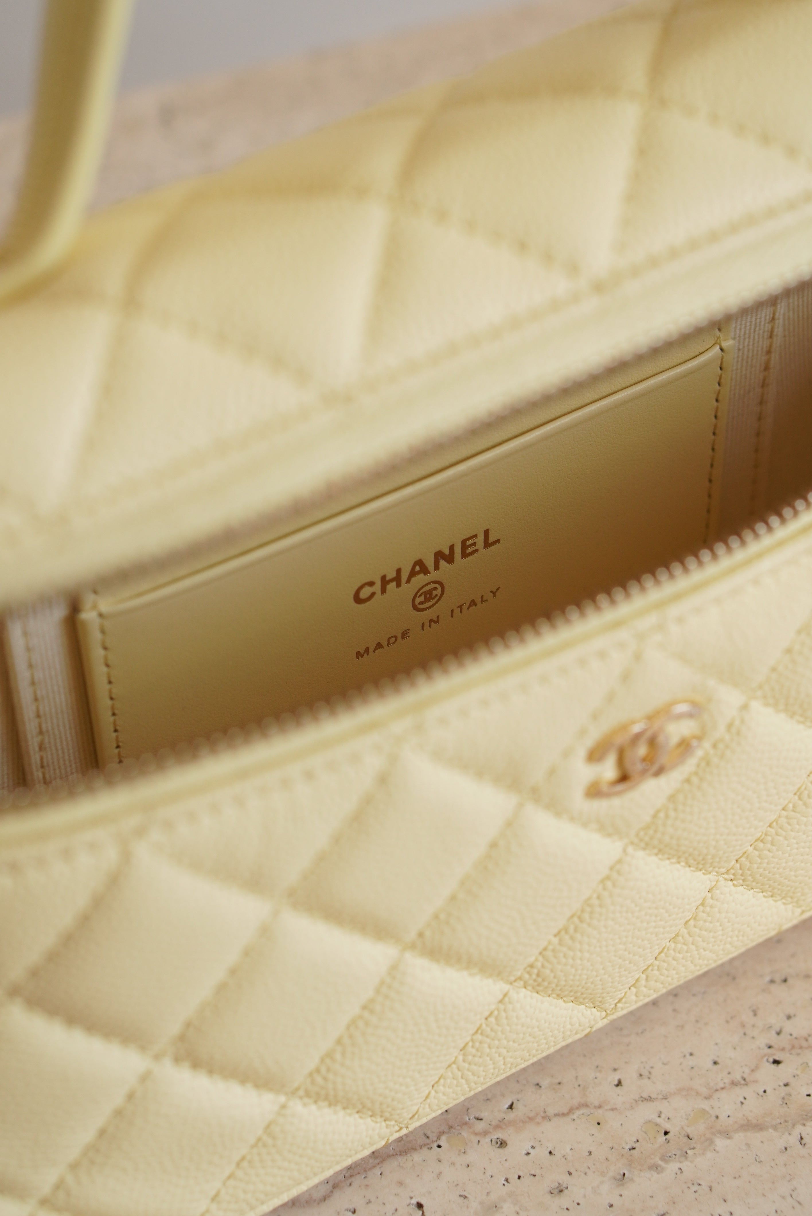 CHANEL CLASSIC 26S VANITY WITH CHAIN | LIGHT YELLOW