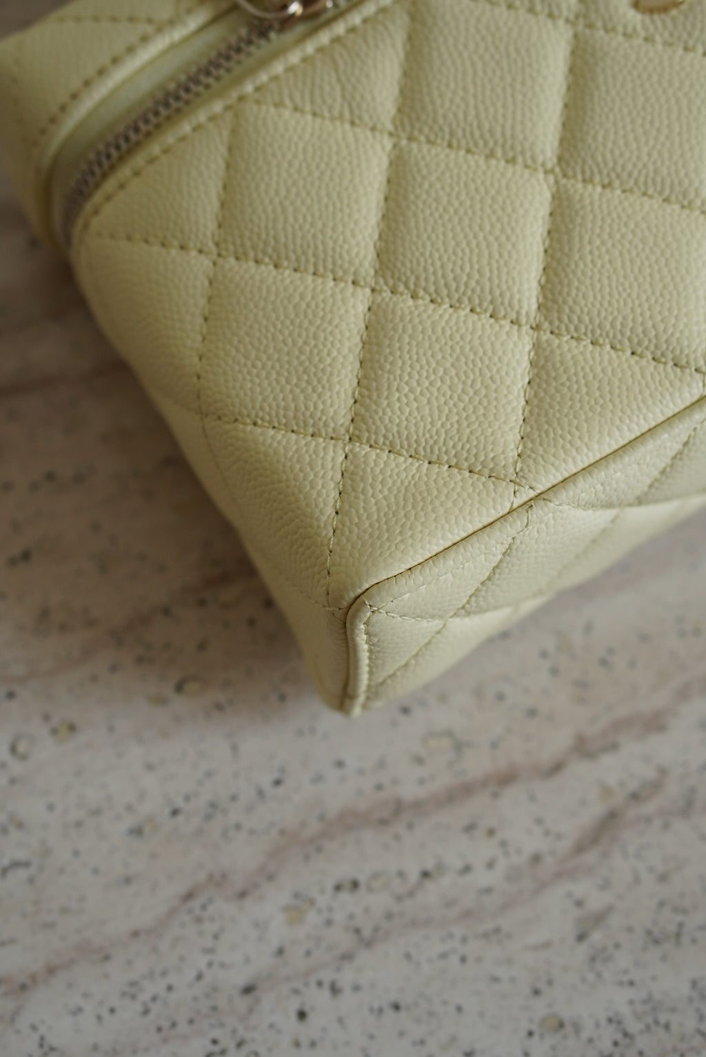 CHANEL CLASSIC 26S VANITY WITH CHAIN | LIGHT YELLOW