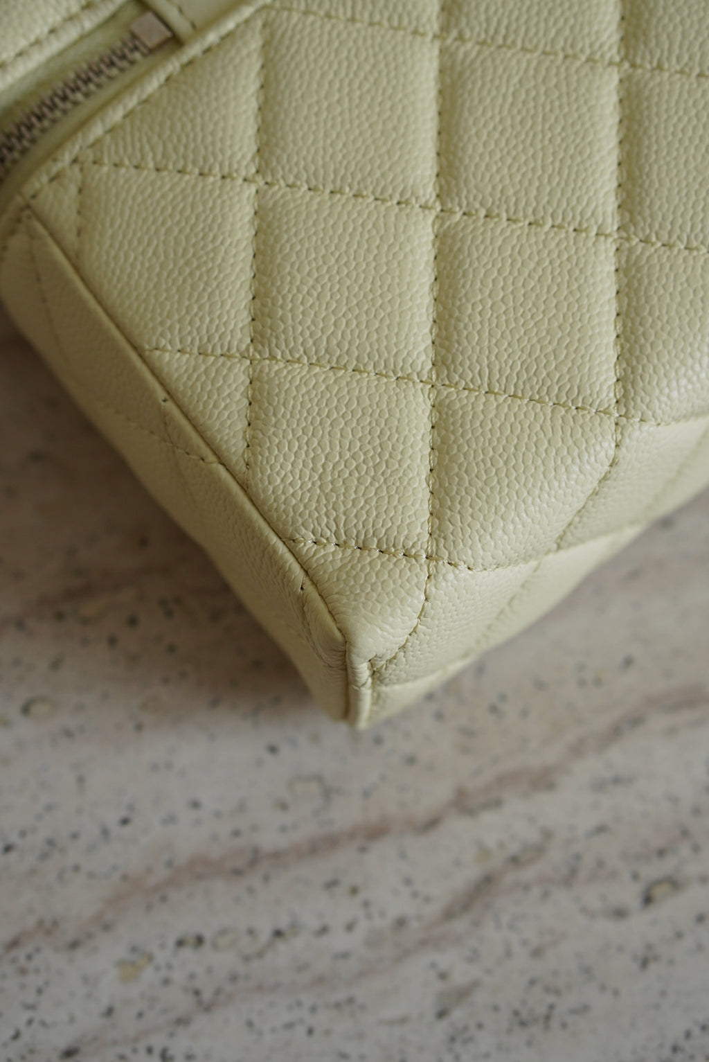 CHANEL CLASSIC 26S VANITY WITH CHAIN | LIGHT YELLOW