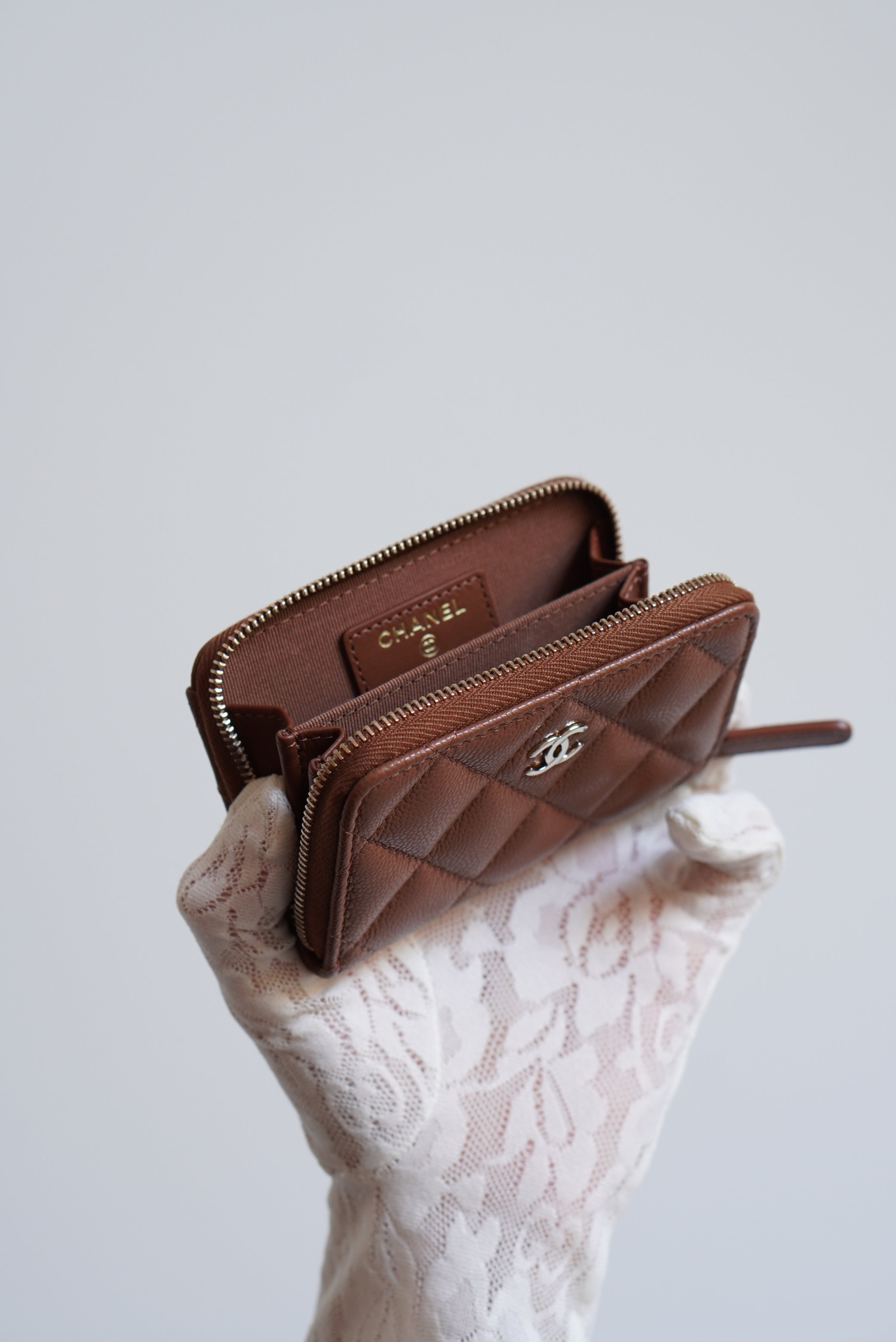 CHANEL CLASSIC ZIPPED COIN PURSE | BROWN