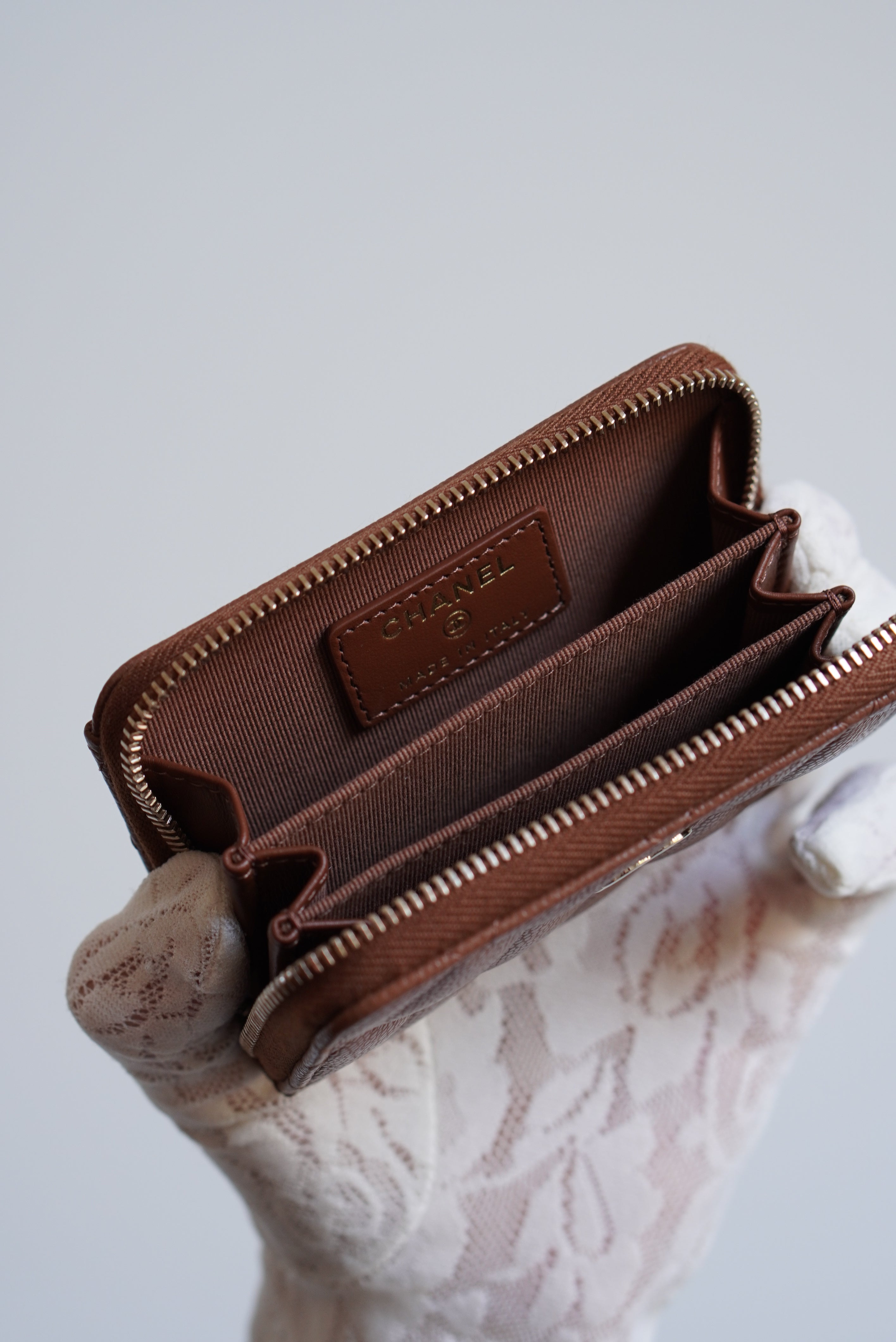 CHANEL CLASSIC ZIPPED COIN PURSE | BROWN