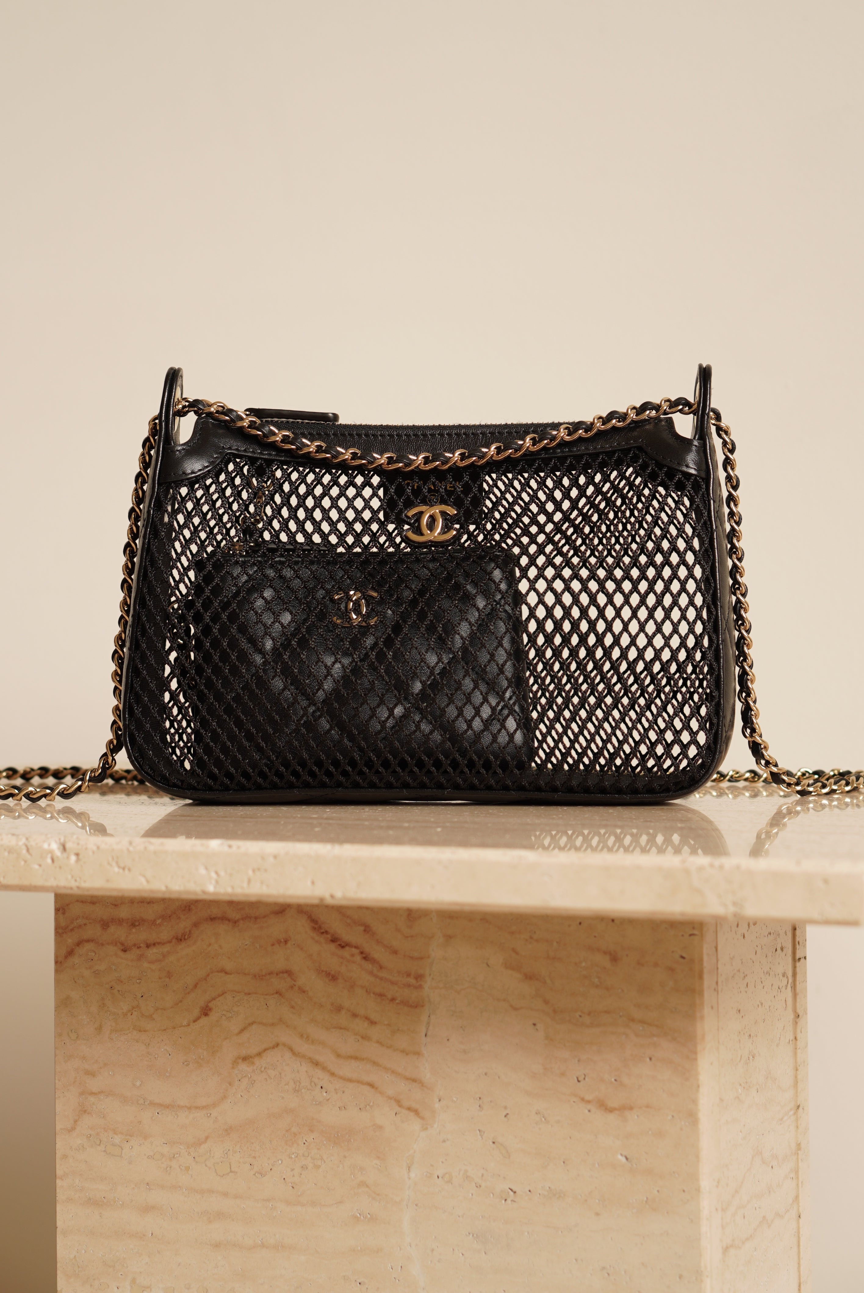 CHANEL 25S MESH CLUTCH WITH CHAIN | BLACK