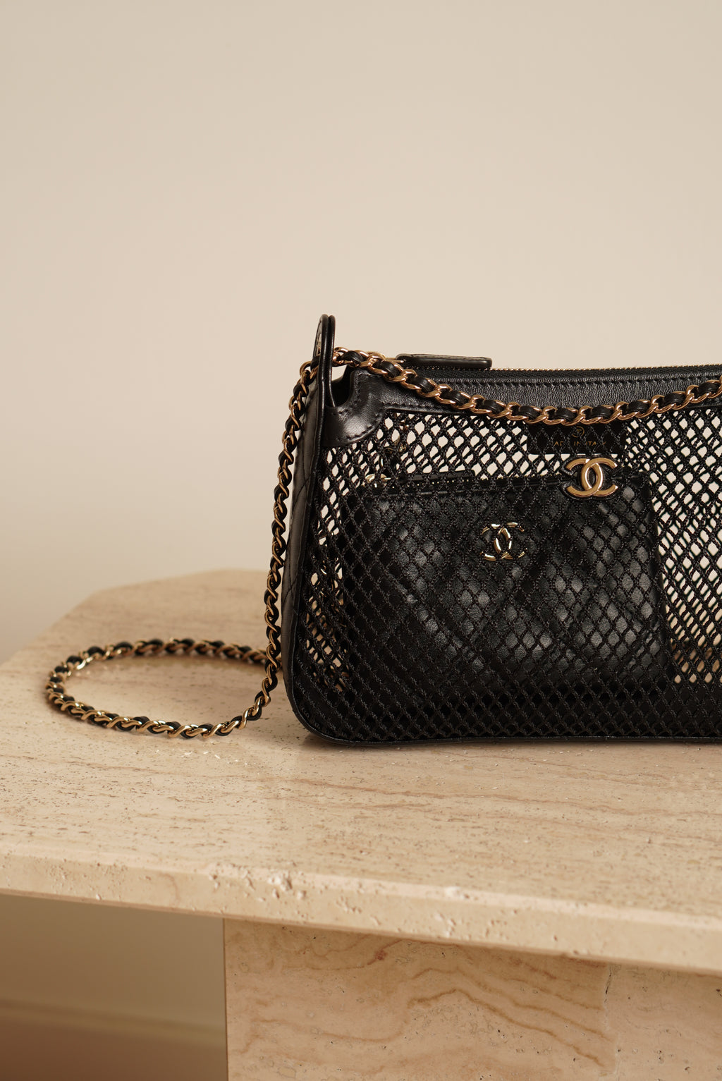 CHANEL 25S MESH CLUTCH WITH CHAIN | BLACK