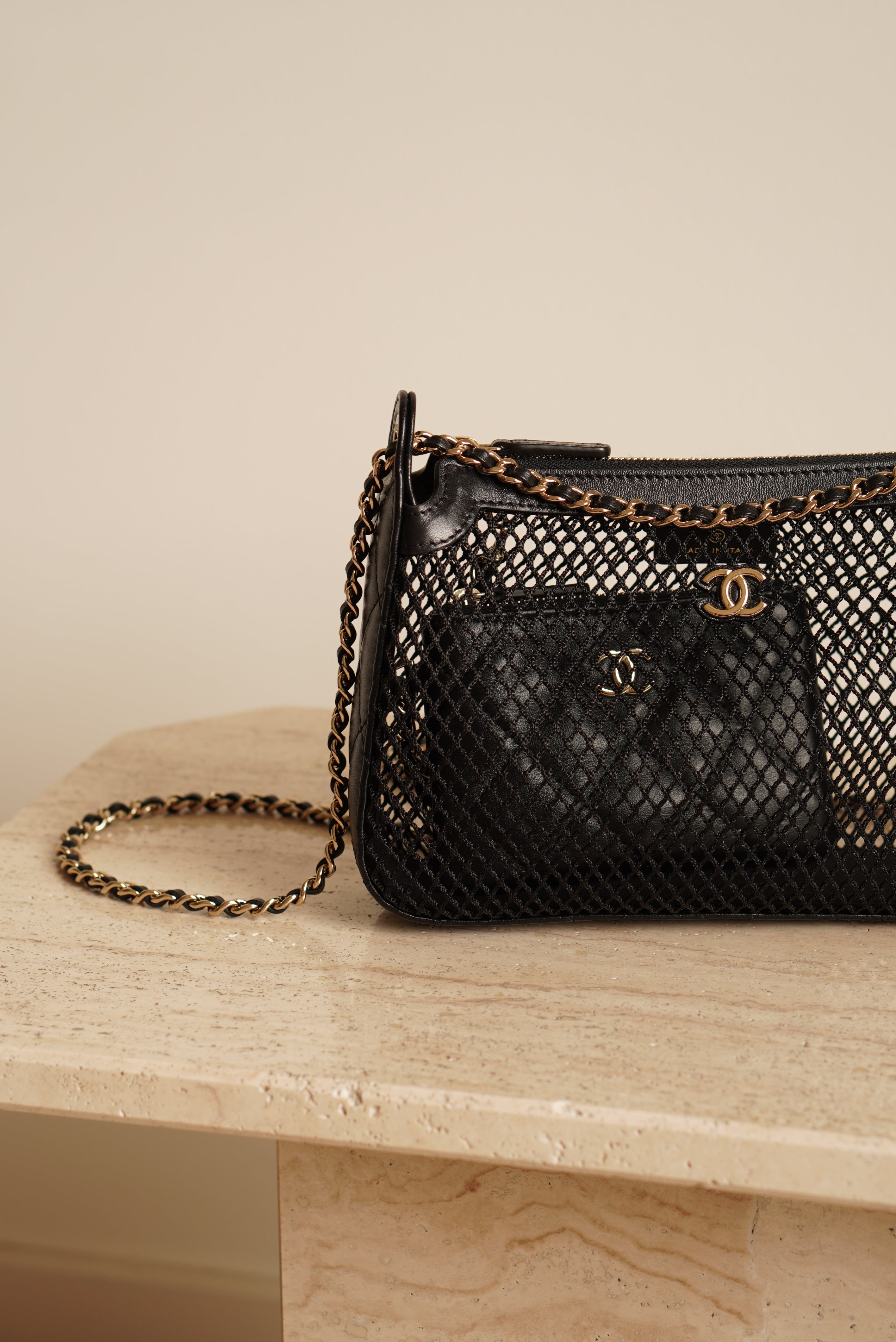 CHANEL 25S MESH CLUTCH WITH CHAIN | BLACK