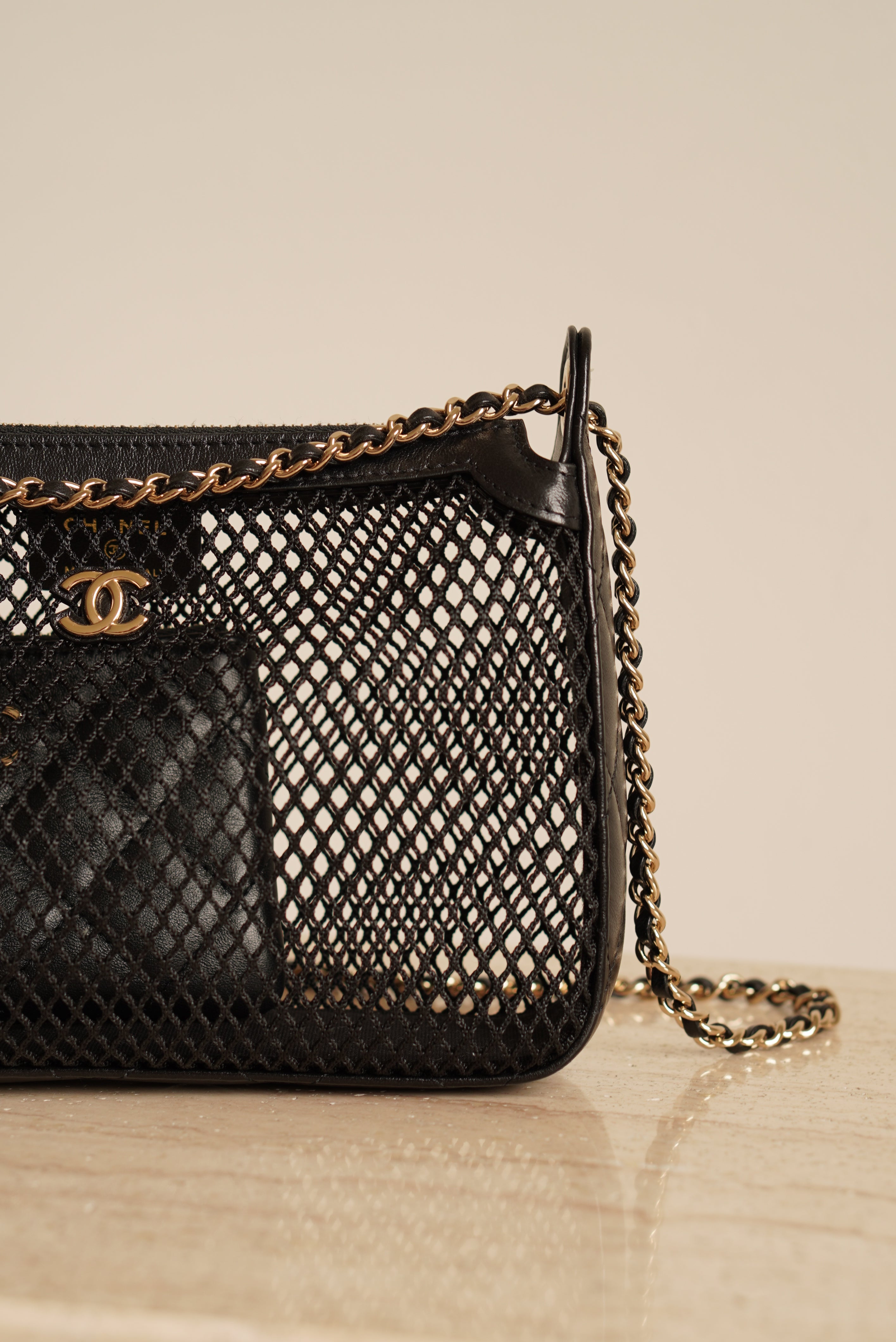 CHANEL 25S MESH CLUTCH WITH CHAIN | BLACK