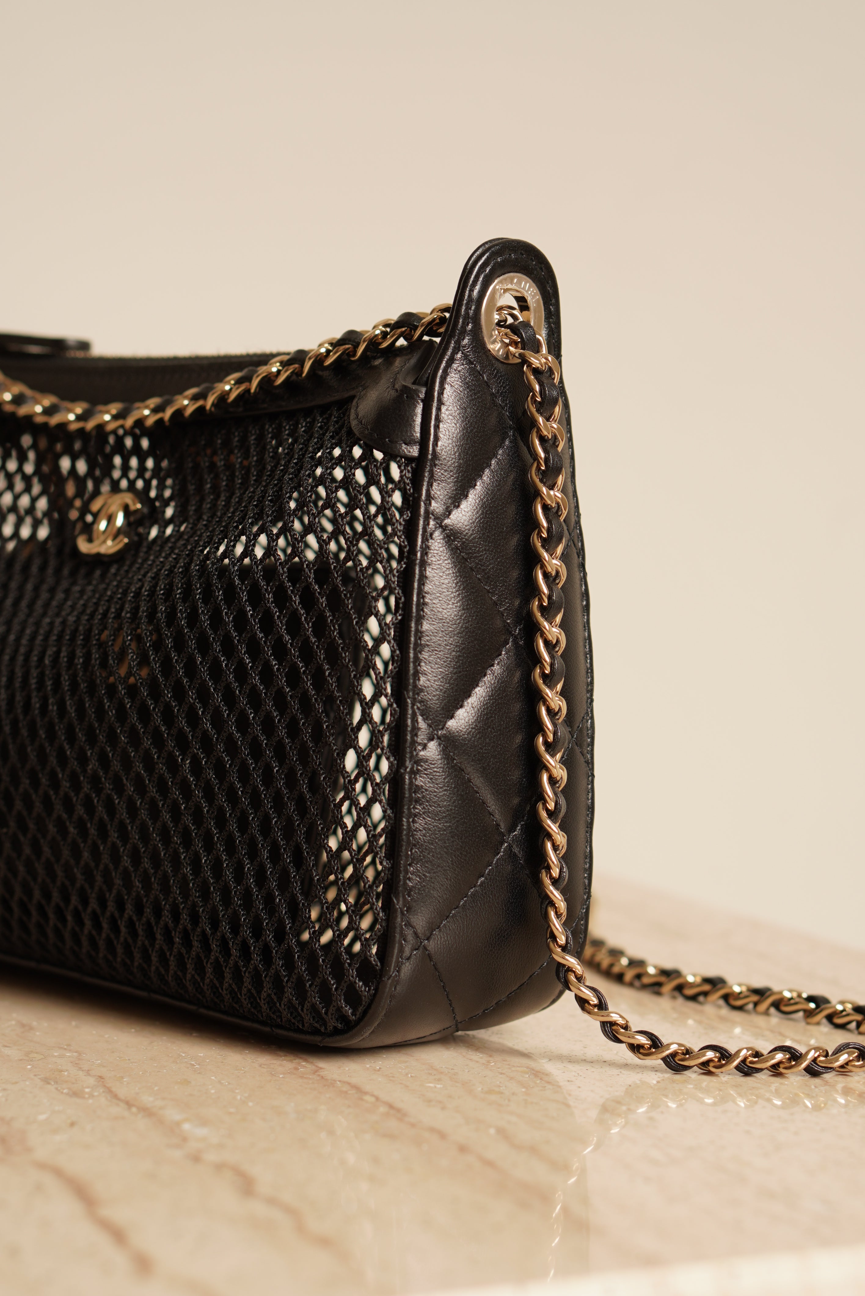 CHANEL 25S MESH CLUTCH WITH CHAIN | BLACK