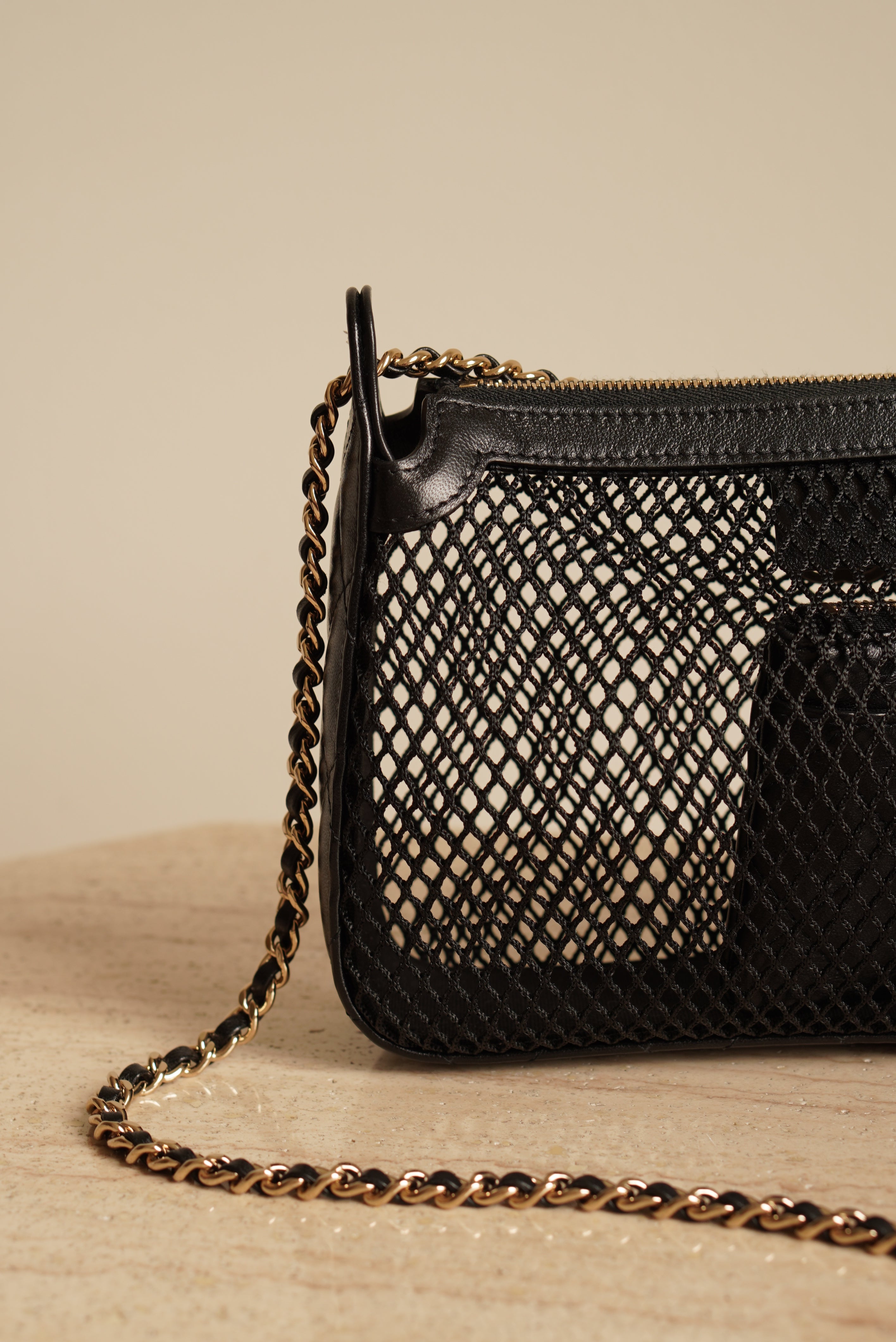 CHANEL 25S MESH CLUTCH WITH CHAIN | BLACK