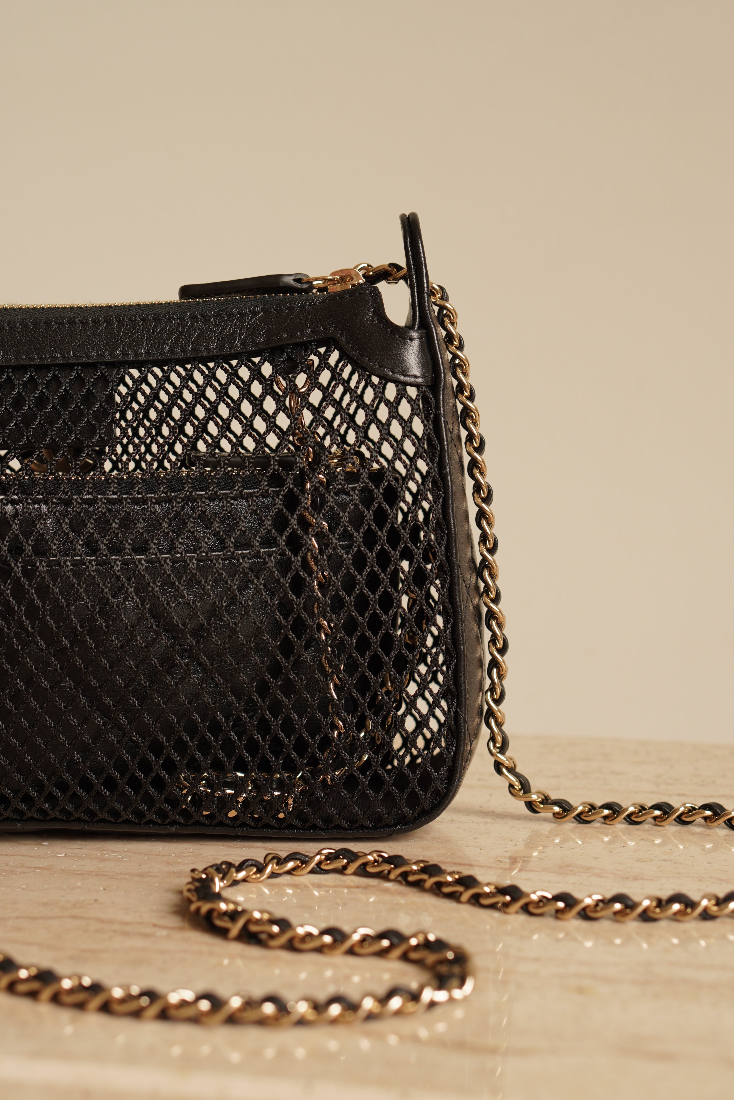 CHANEL 25S MESH CLUTCH WITH CHAIN | BLACK
