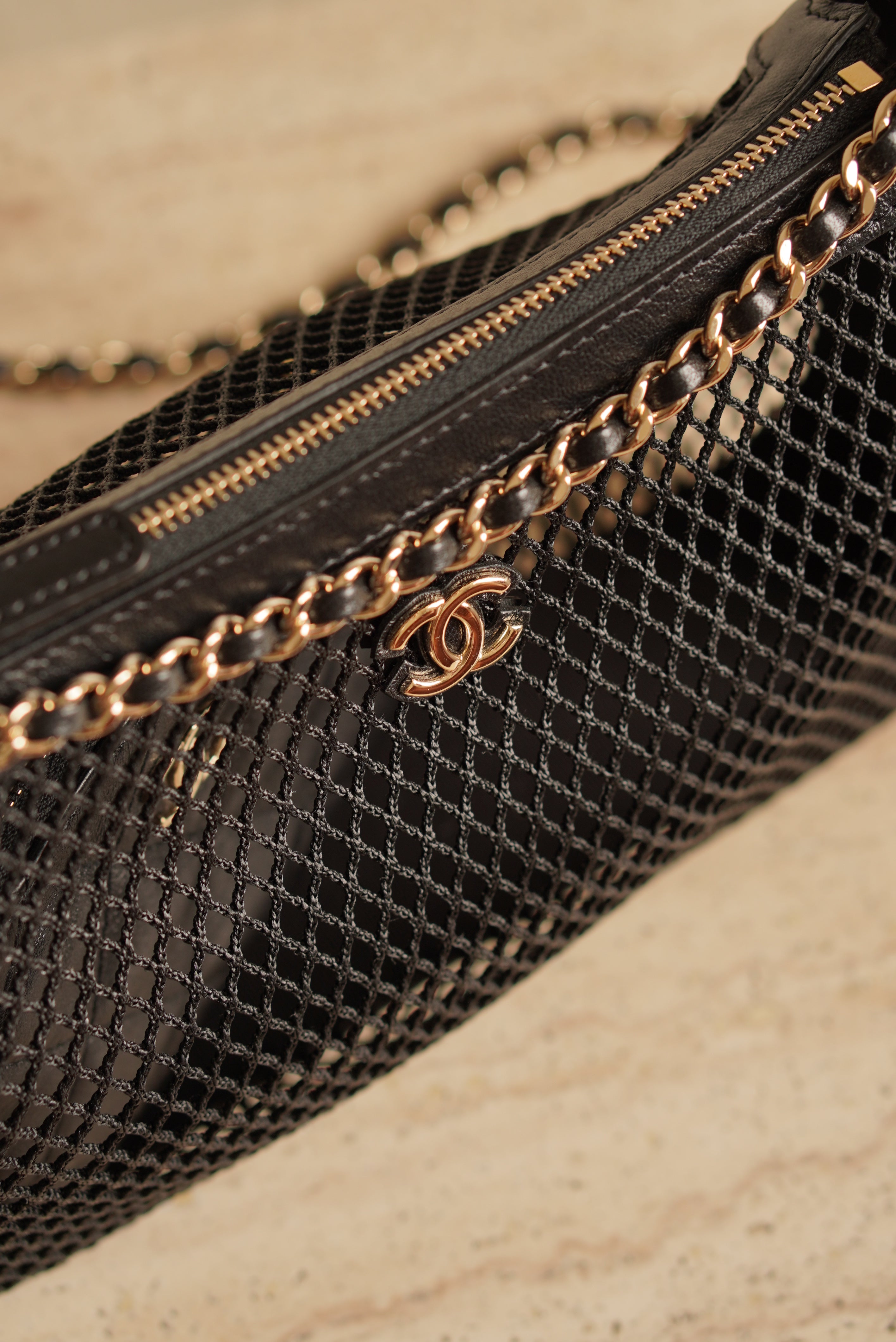CHANEL 25S MESH CLUTCH WITH CHAIN | BLACK