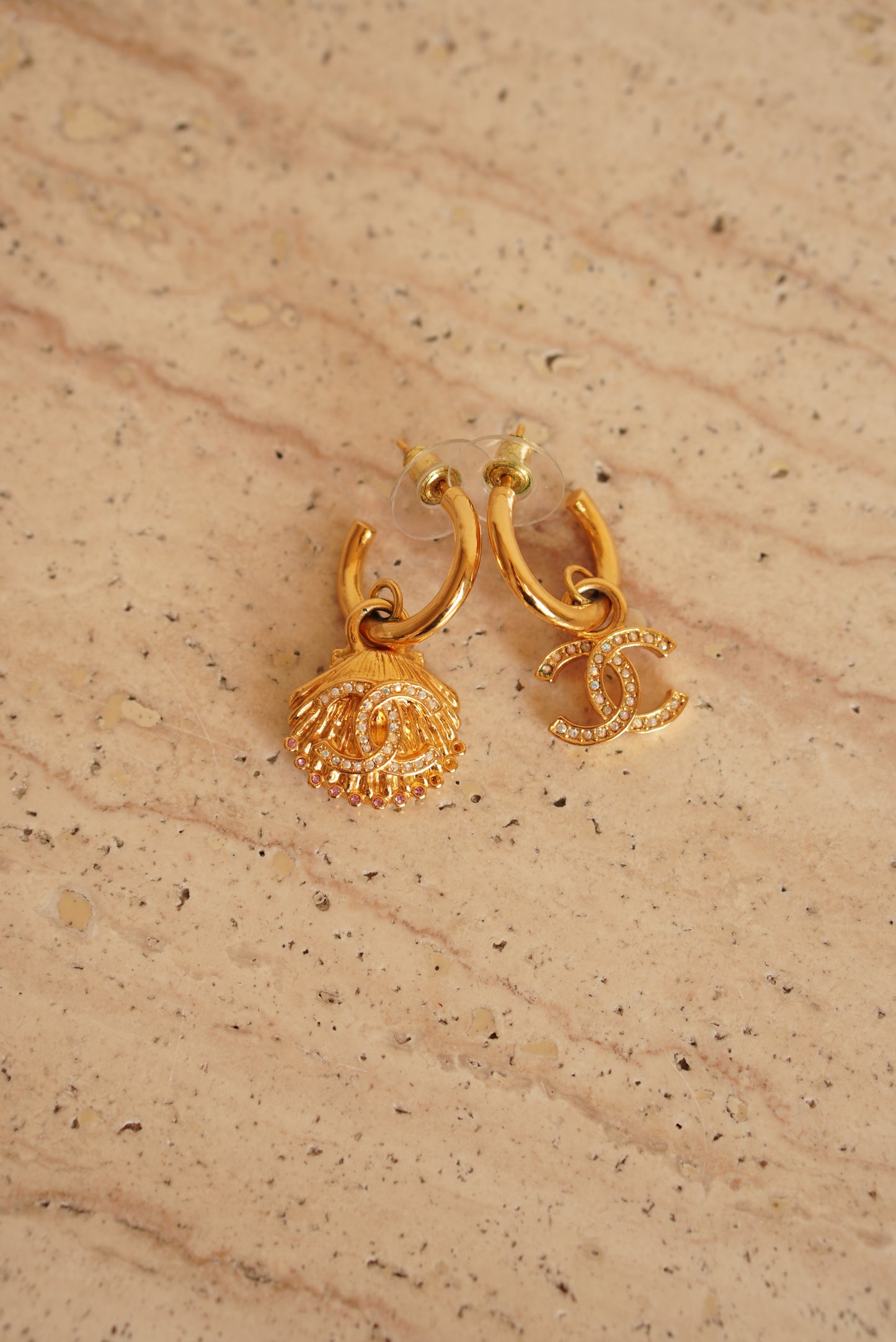 CHANEL EARRINGS ASYMMETRICAL SHELL A23 C